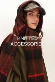 KNITTED ACCESSORIES