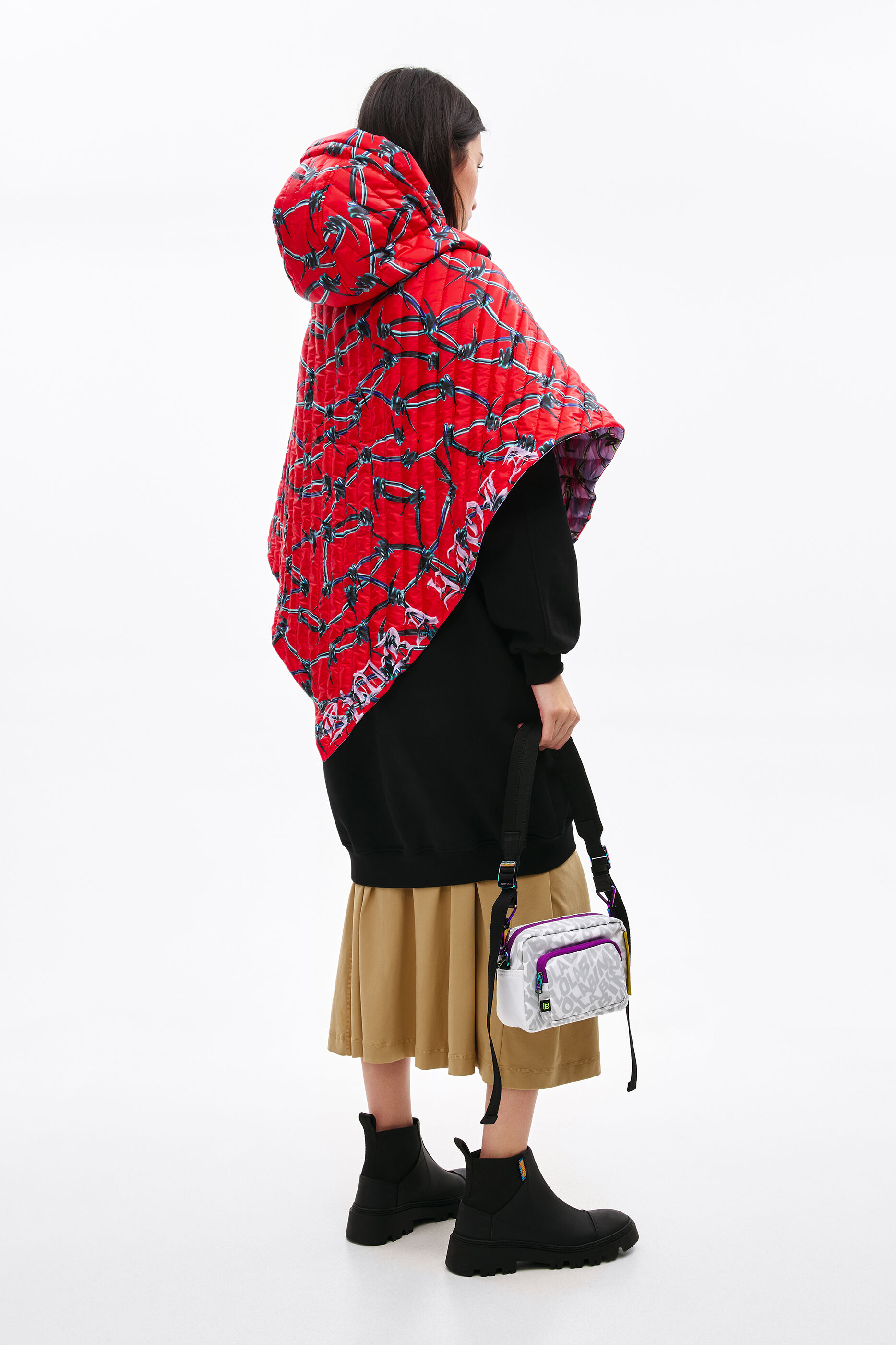 Chal reversible capucha pinchos