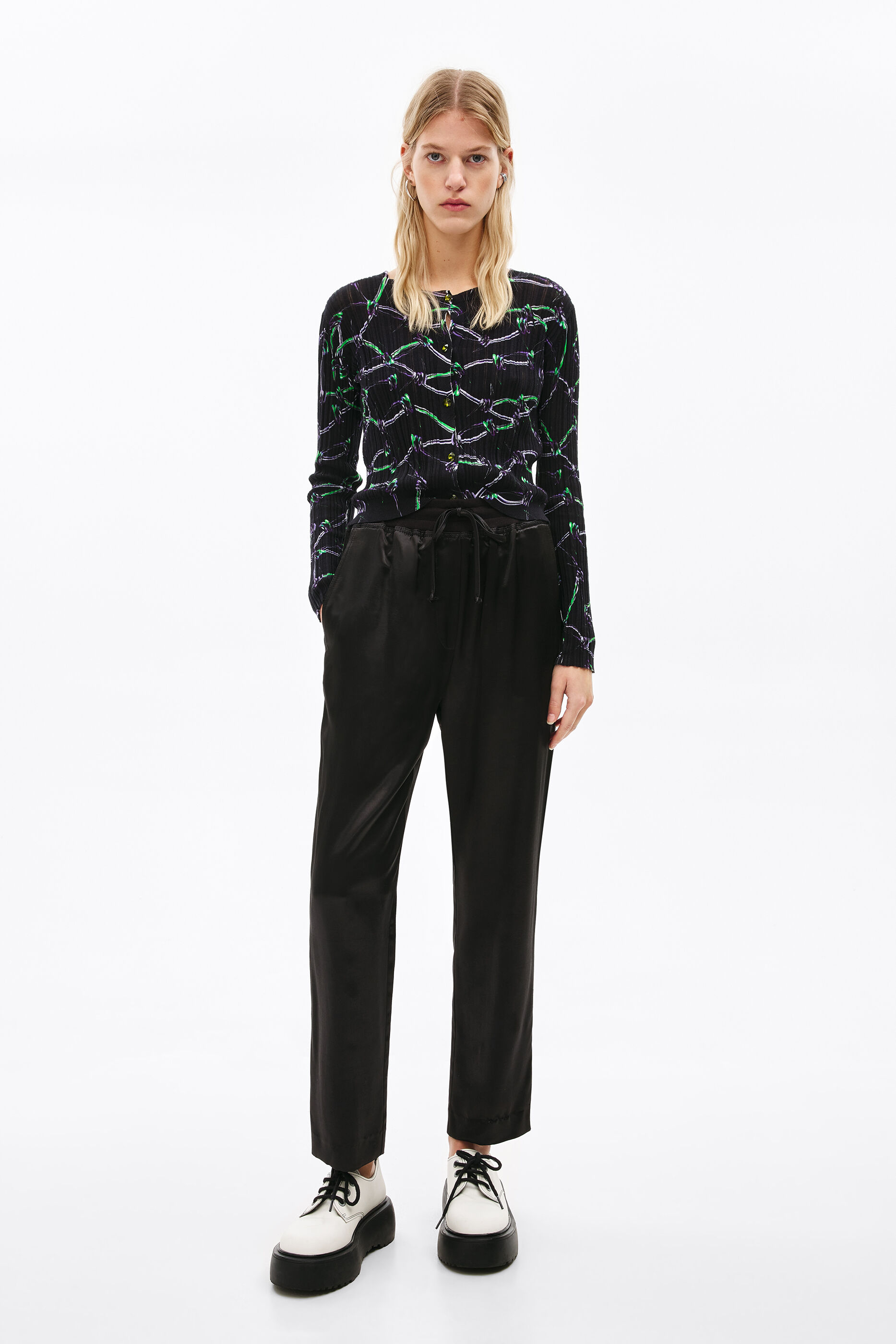 Pantal&oacute;n jogger sat&eacute;n negro