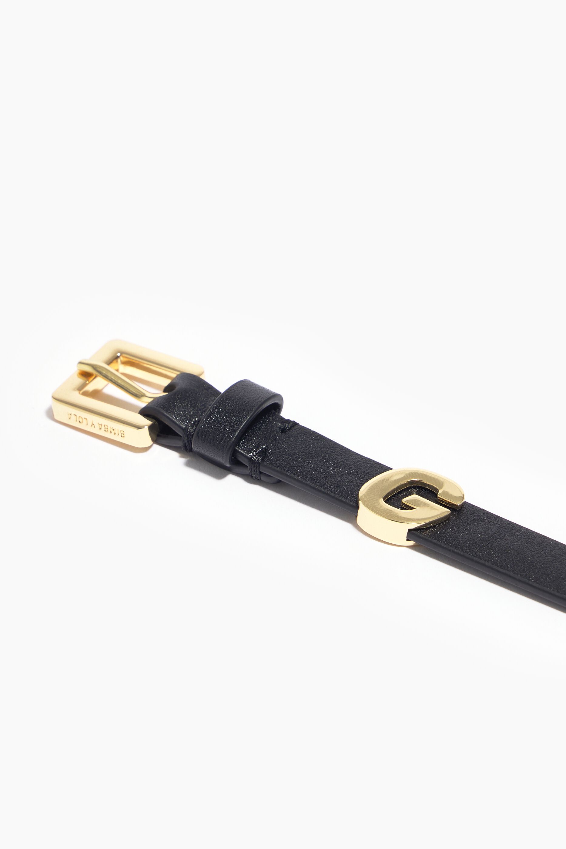 Charm letra G metal dorado