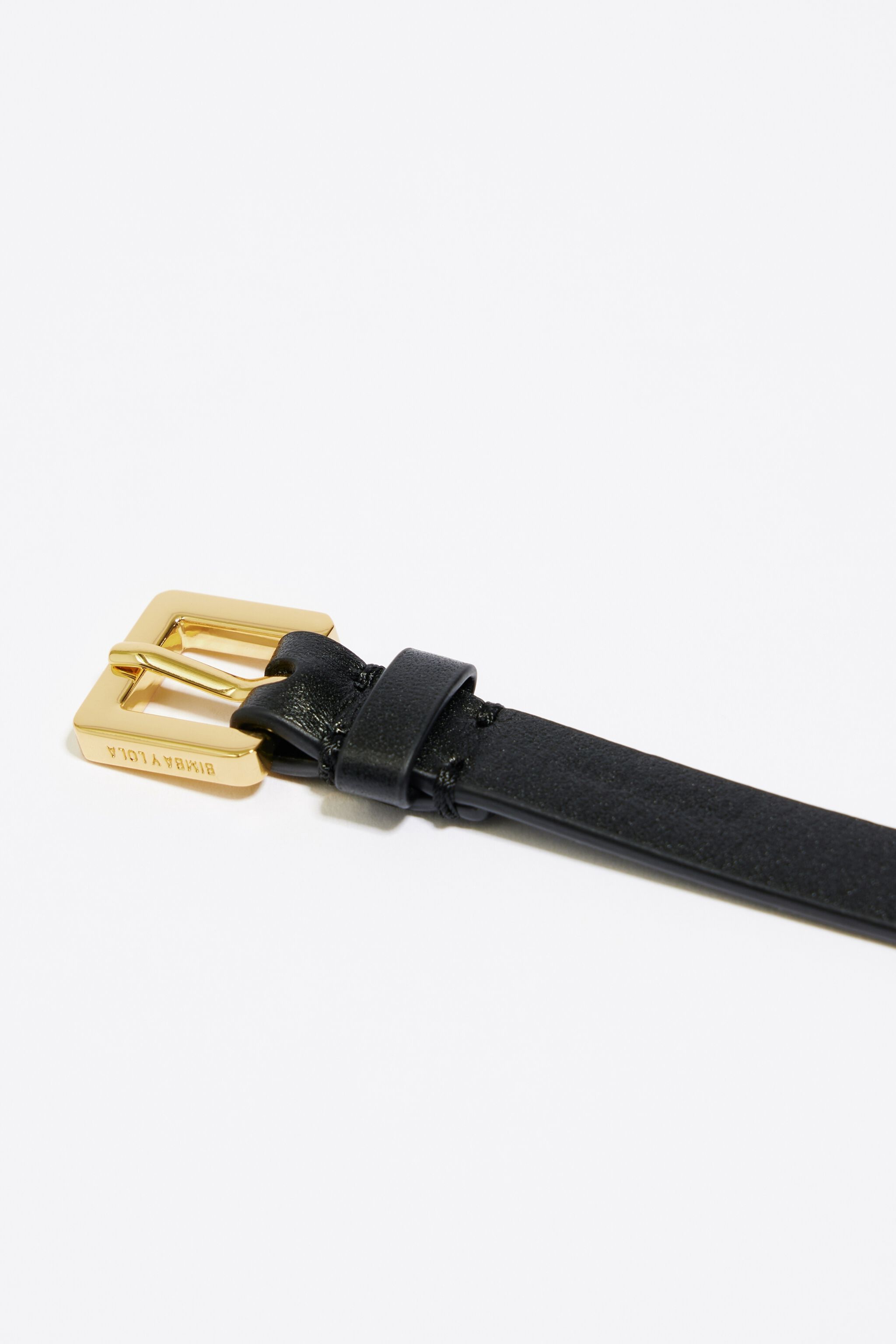 Charm letra I metal dorado