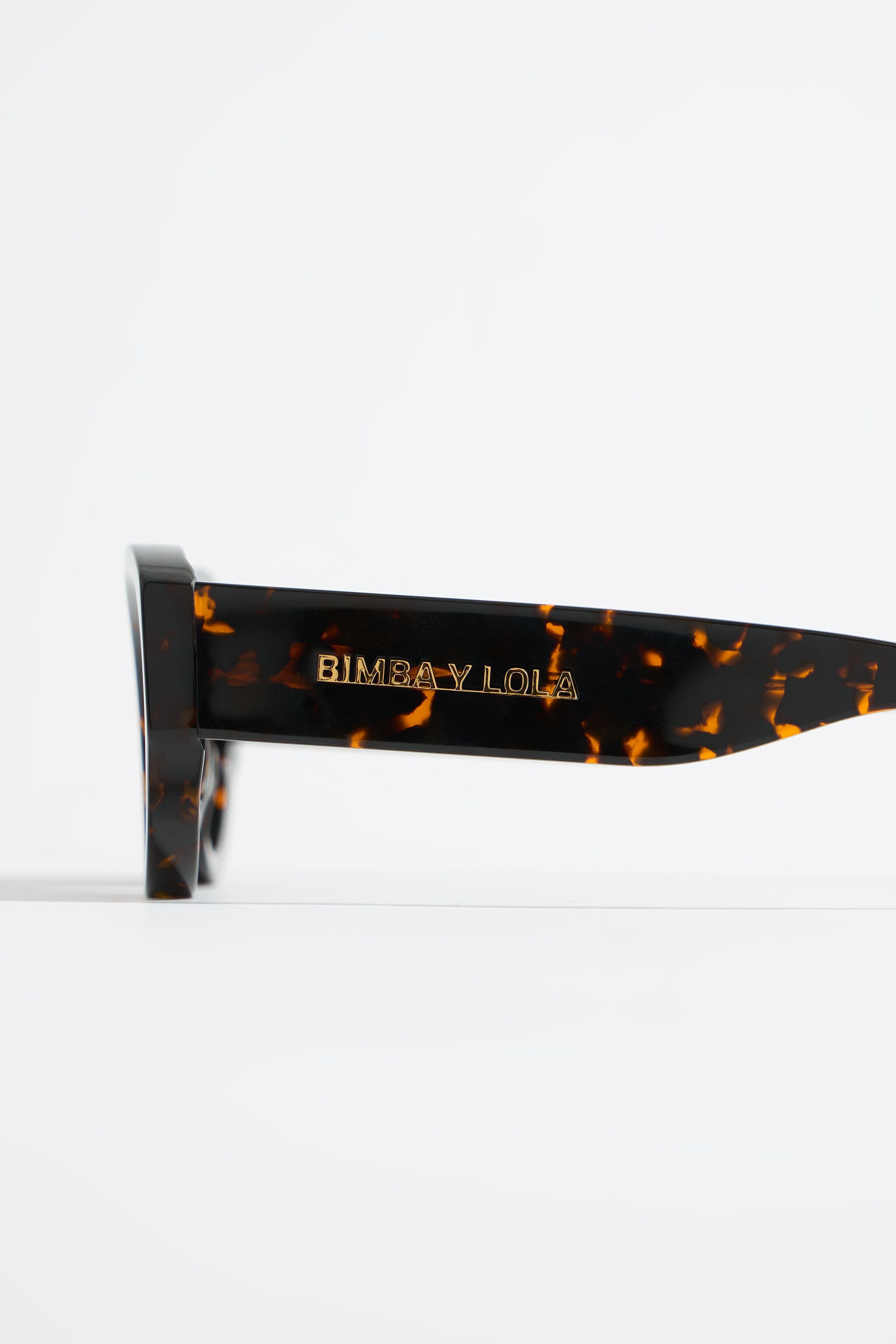 Amber cat-eye sunglasses