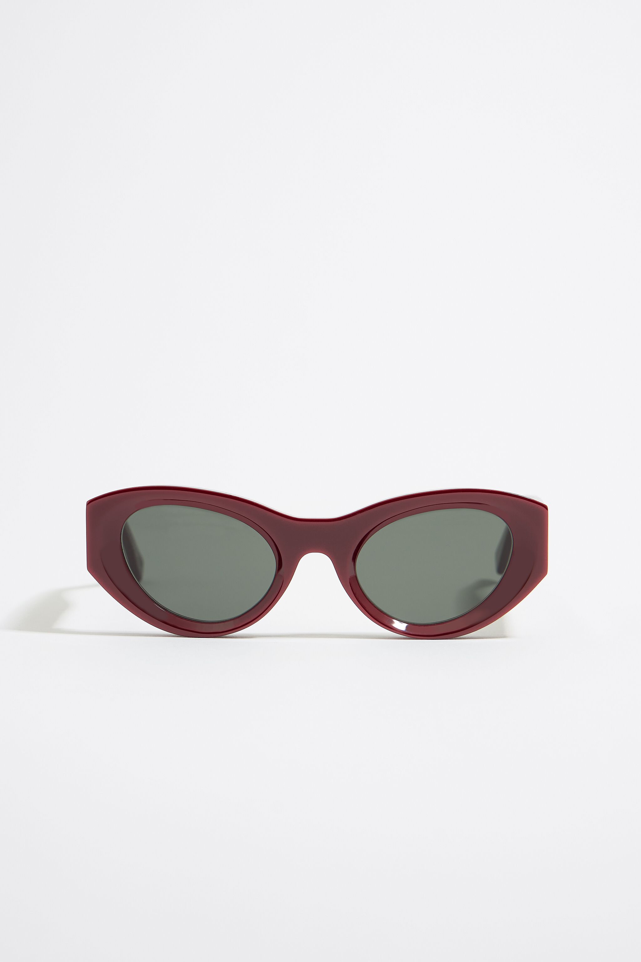 Burgundy cat-eye sunglasses