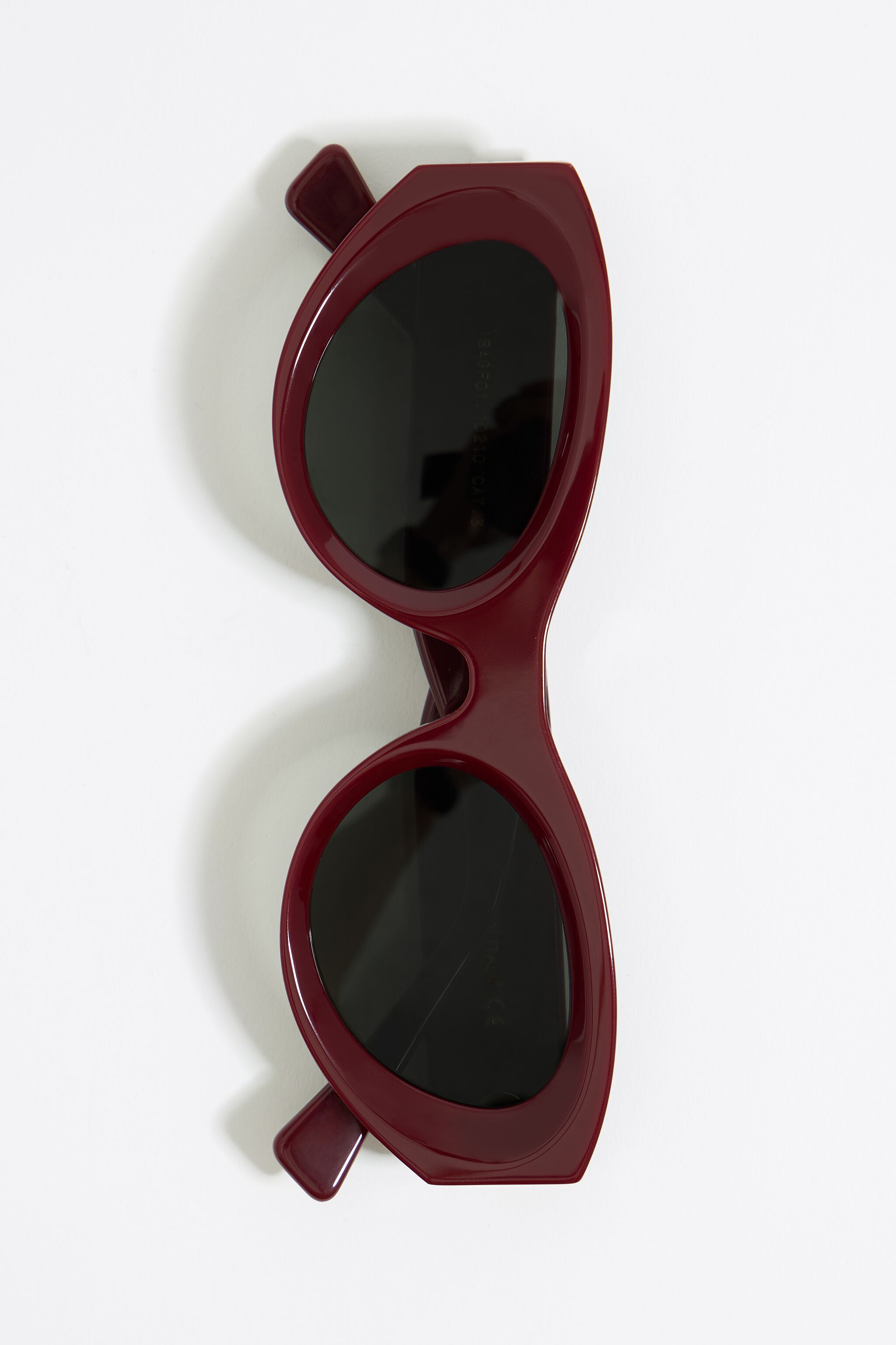Burgundy cat-eye sunglasses