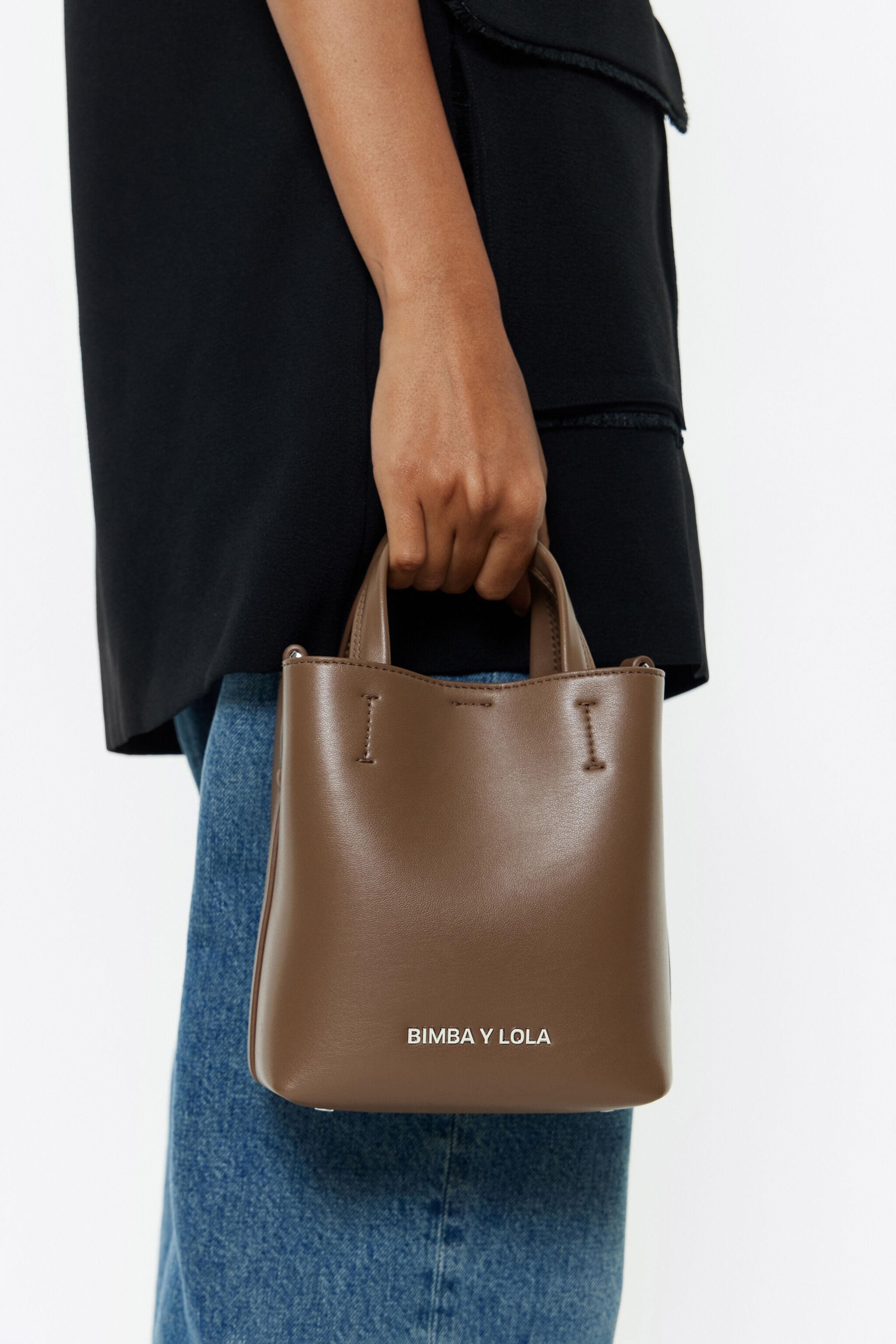 Mini dark taupe leather Chihuahua bag