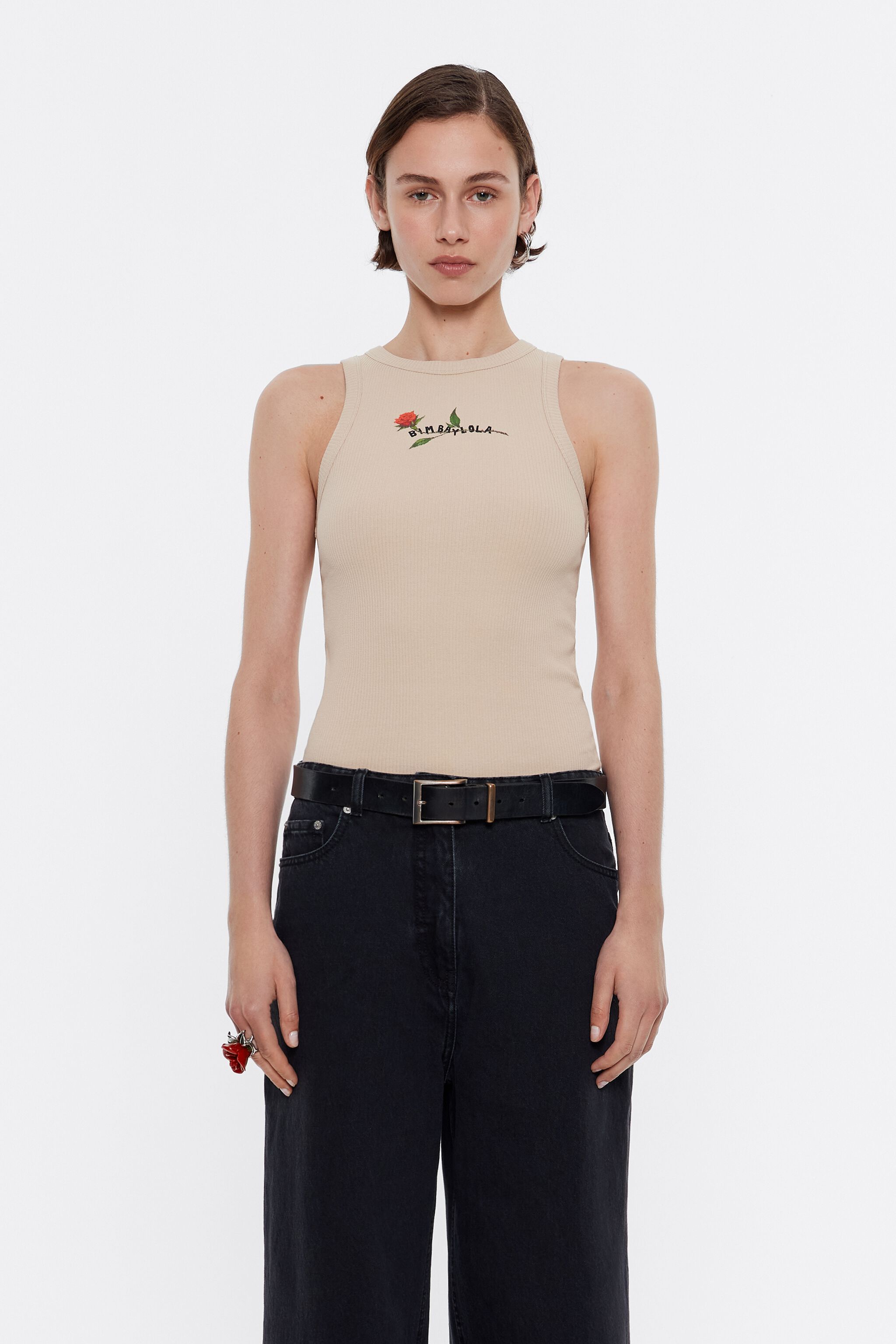 Camel fitted top with printed logo