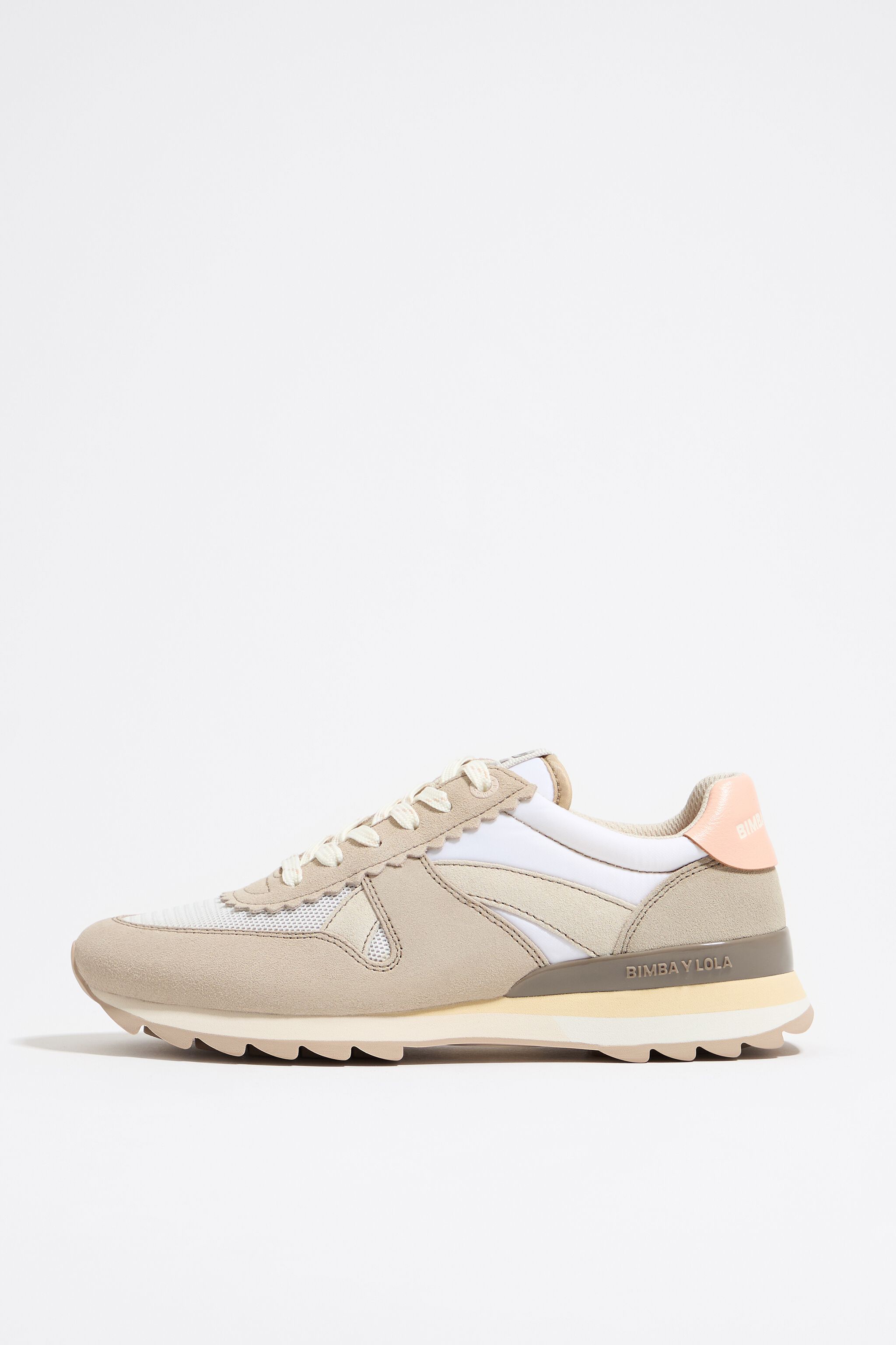 Deportiva t&eacute;cnica beige