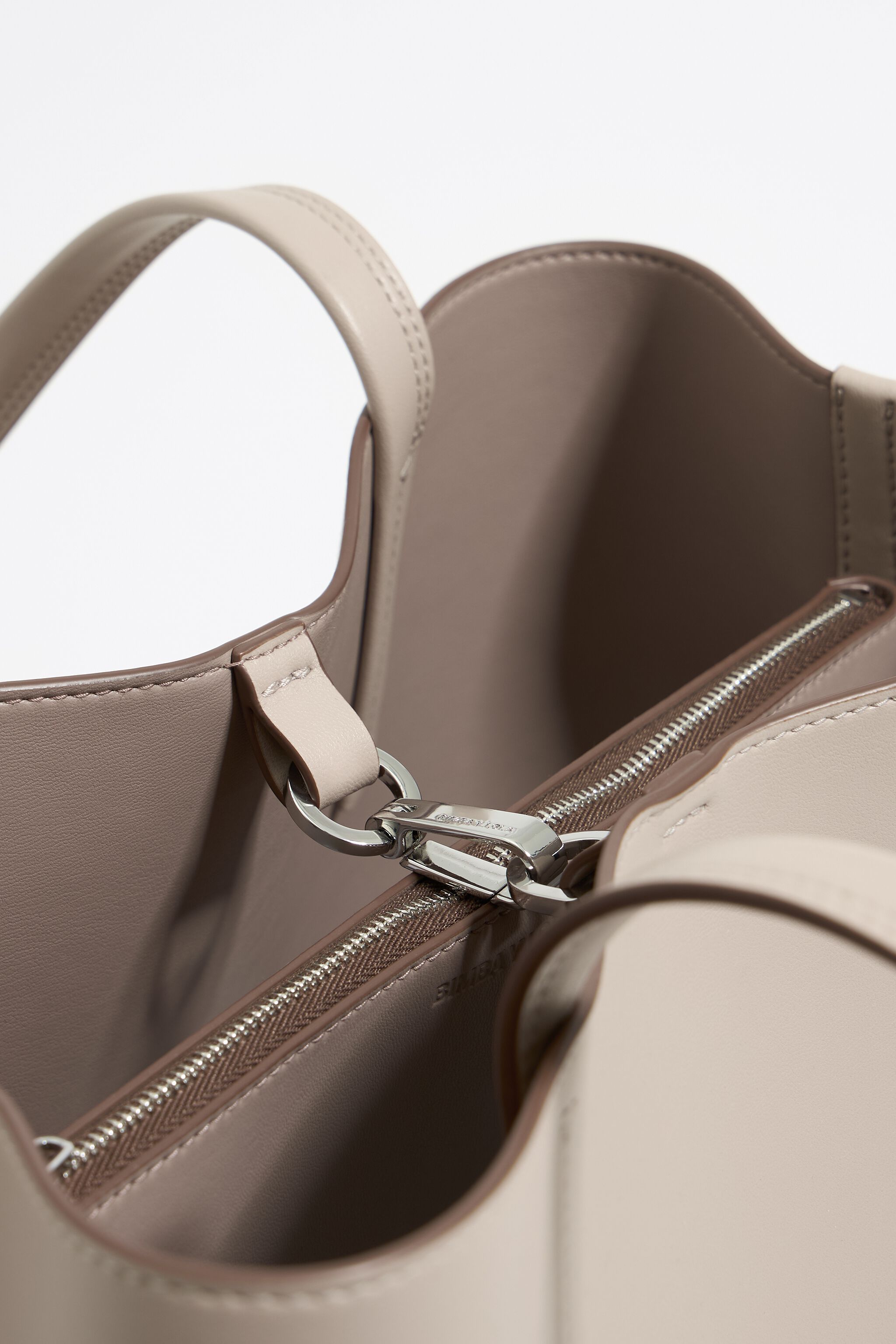 Large light gray leather Chihuahua shopper bag