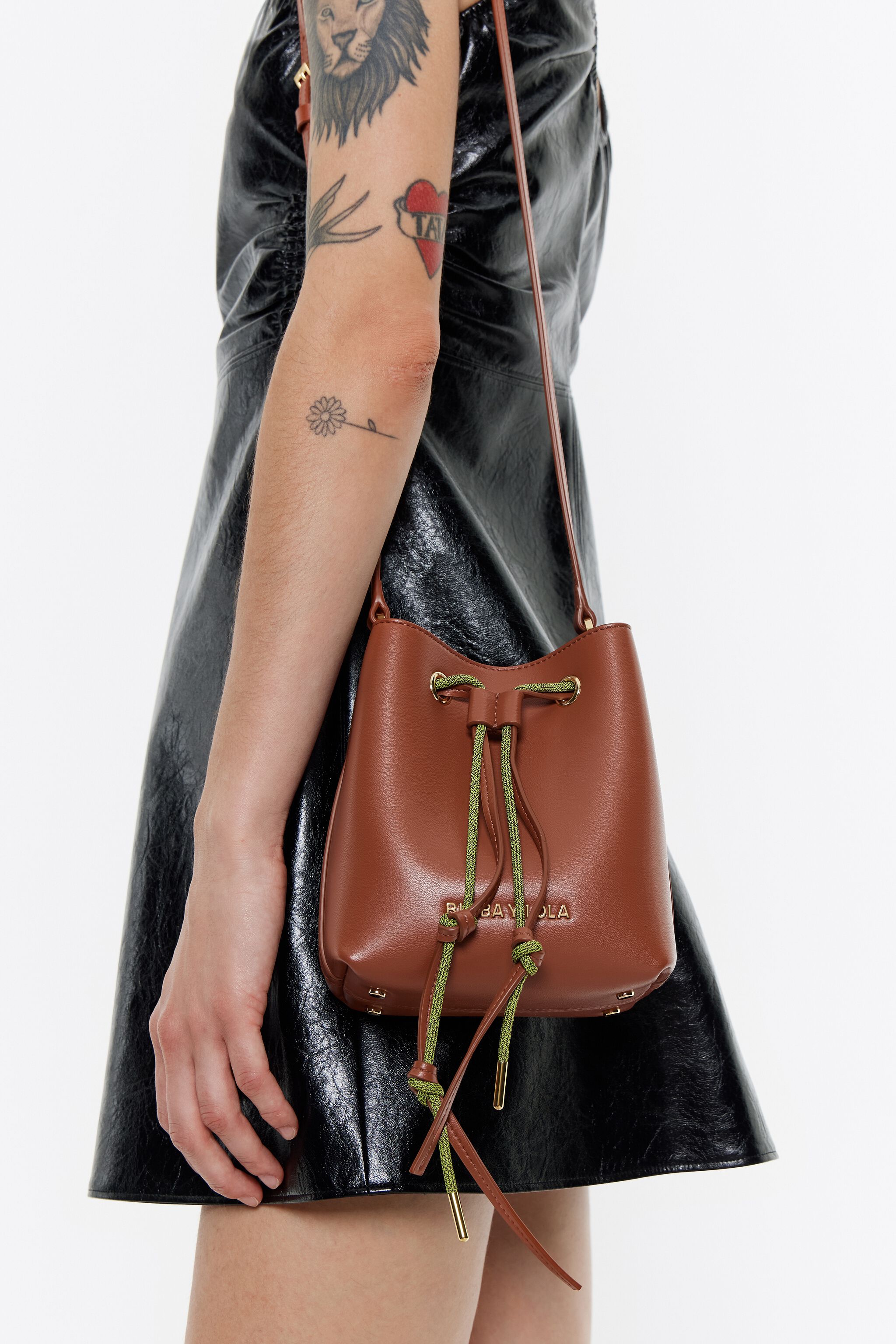 Bolso bucket Chihuahua mini piel nuez