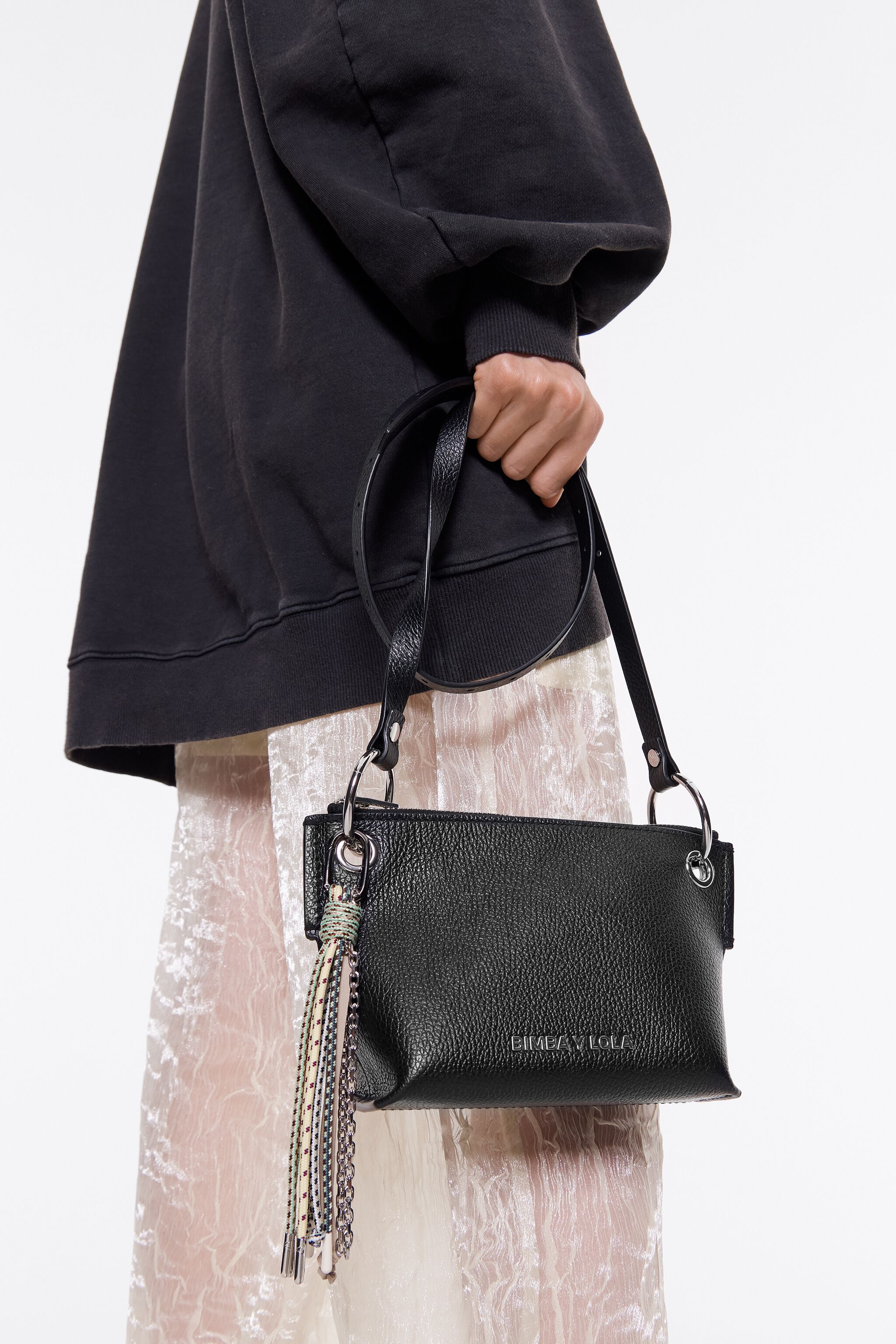 Bolso trapecio peque&ntilde;o piel negro