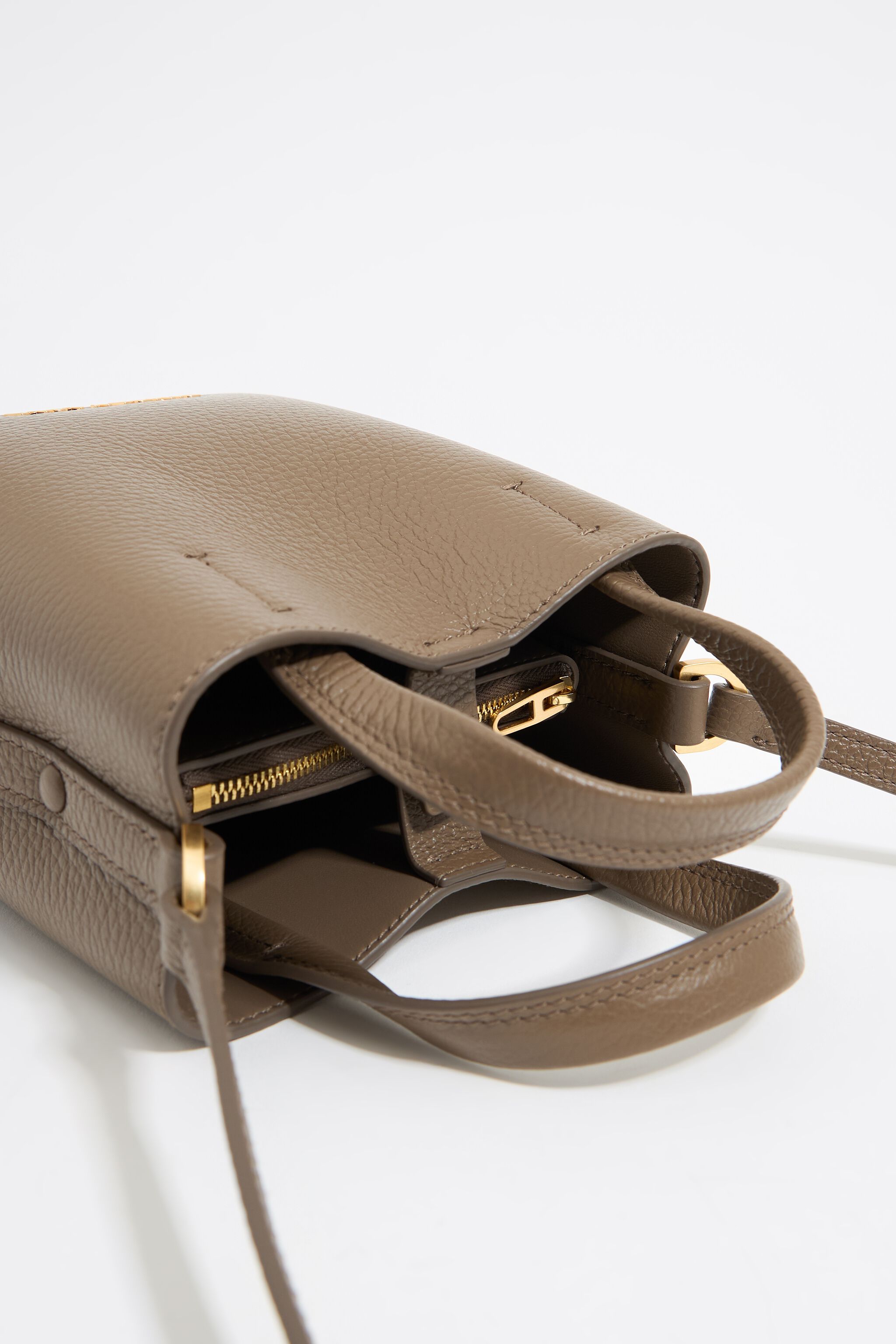 Mini dark taupe leather Chihuahua bag