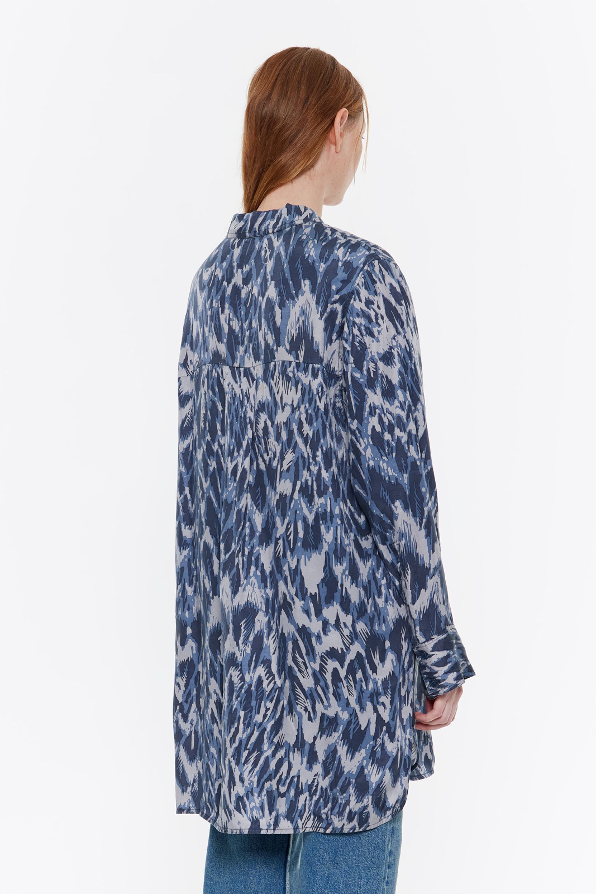Navy blue long straight shirt with Plumancha print
