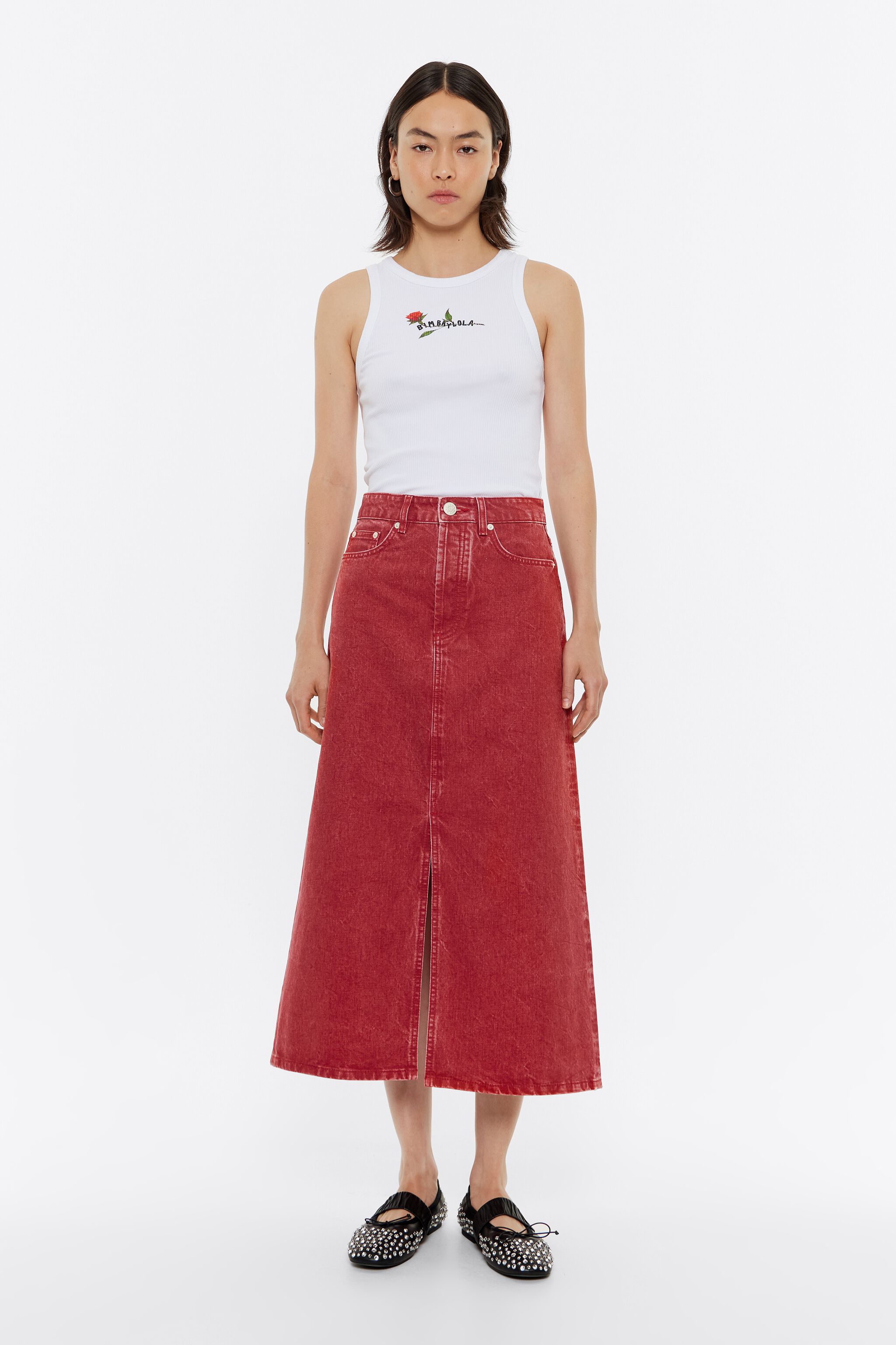 Falda midi denim l&iacute;nea A roja
