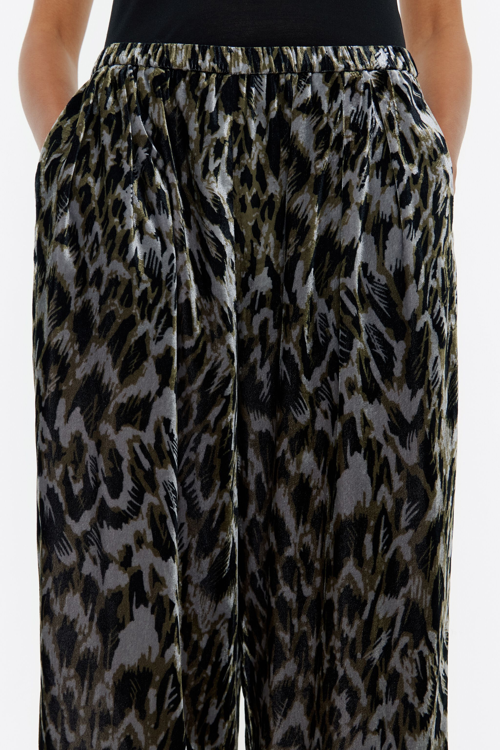 Khaki Plumancha velvet joggers