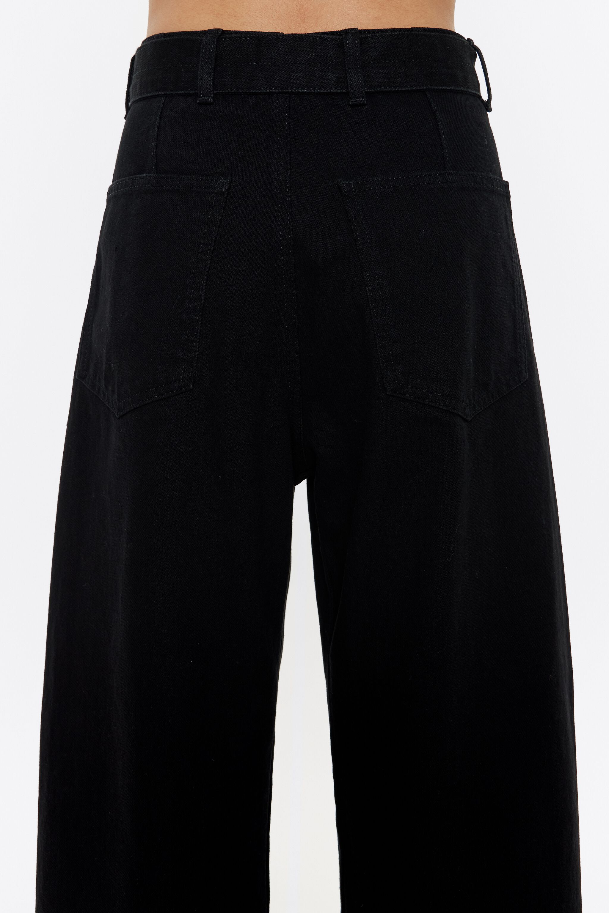 BARREL - Black belted jeans