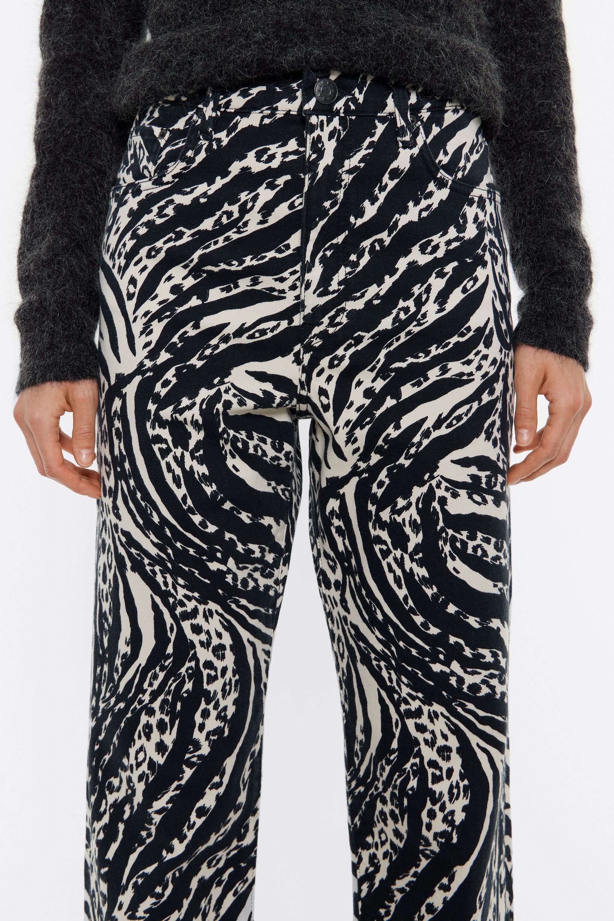 STRAIGHT CROPPED - Ivory Zebra high neck