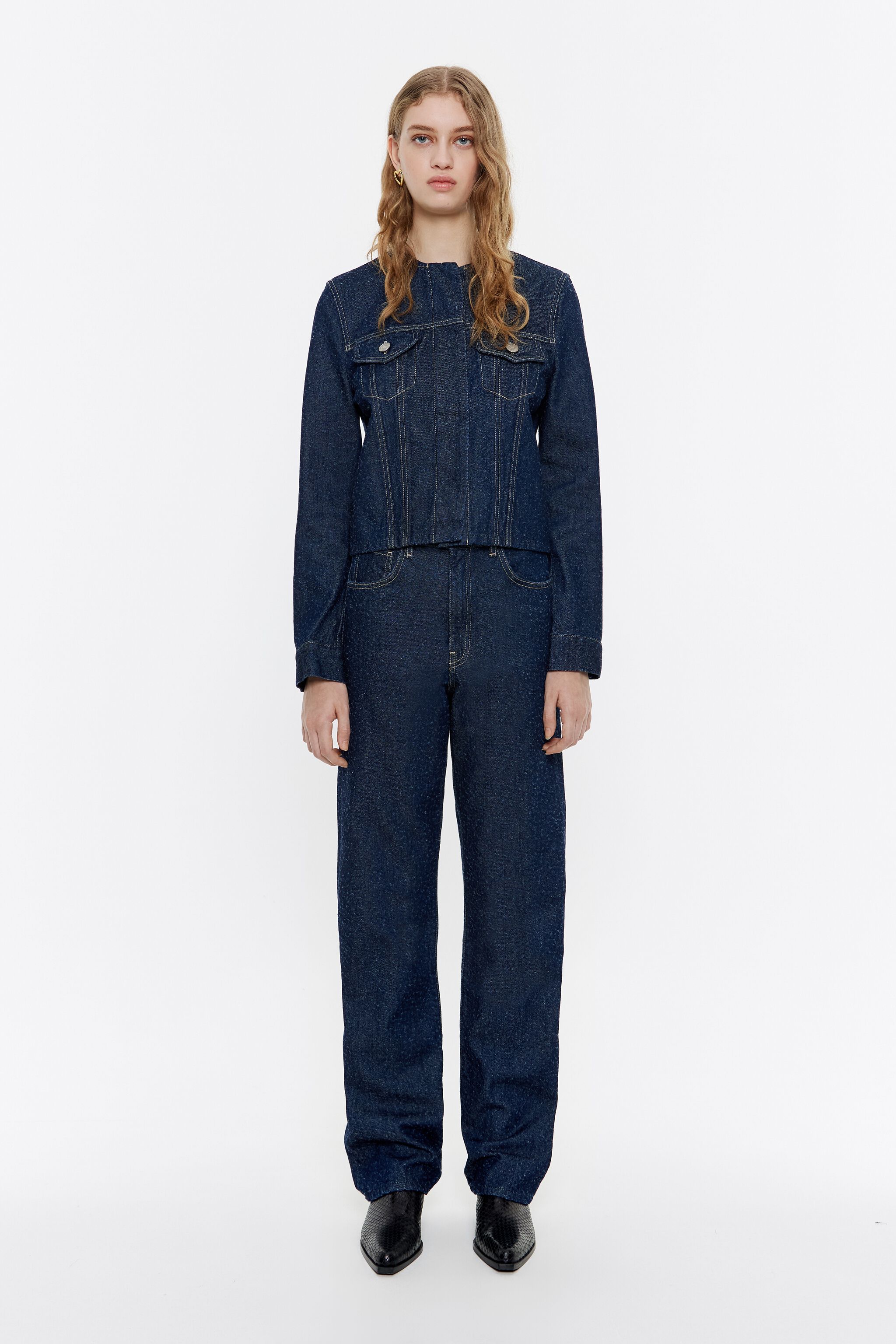 STRAIGHT CROPPED - Dark blue perforated jeans