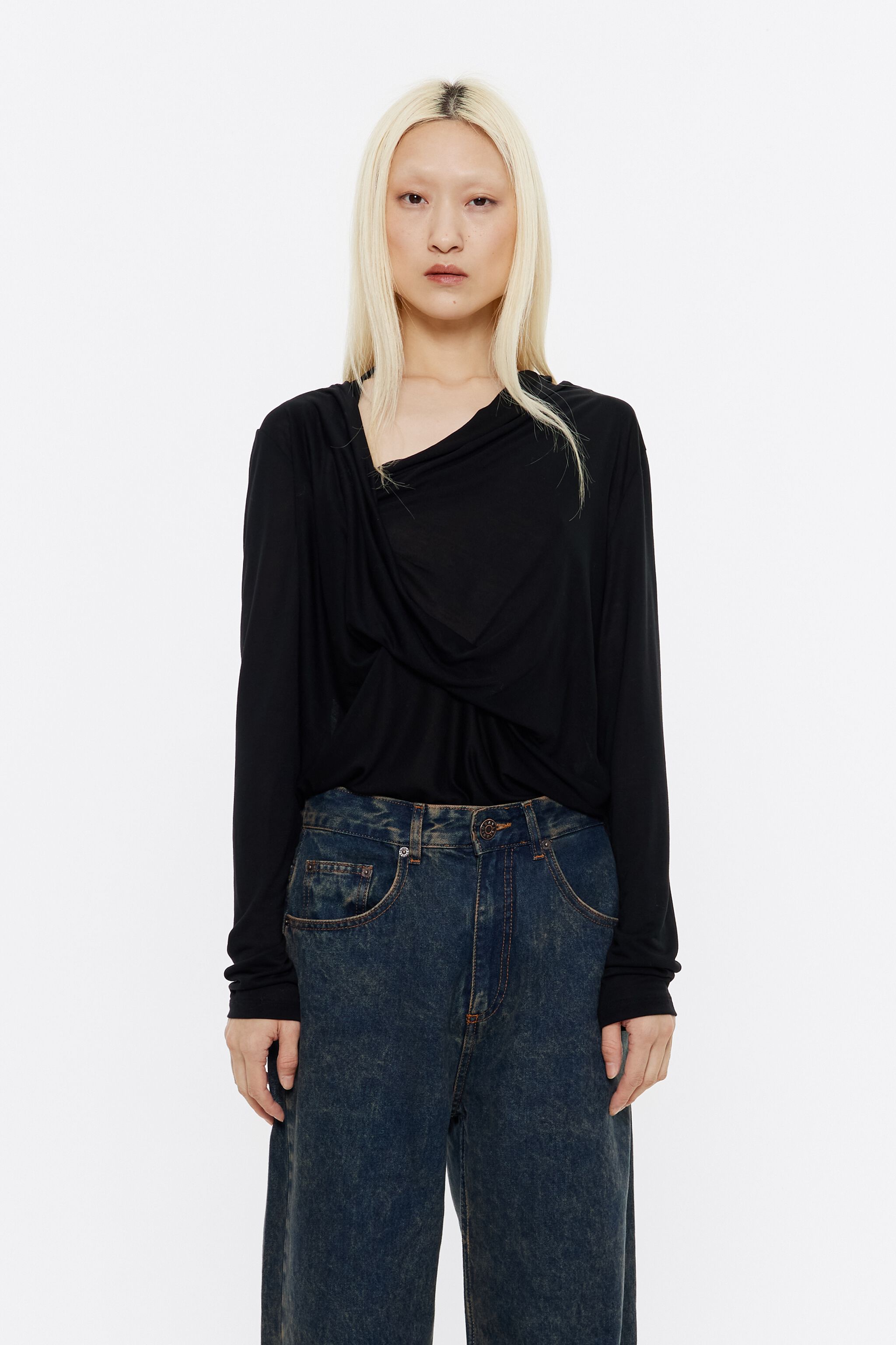 Black fluid neckline T-shirt