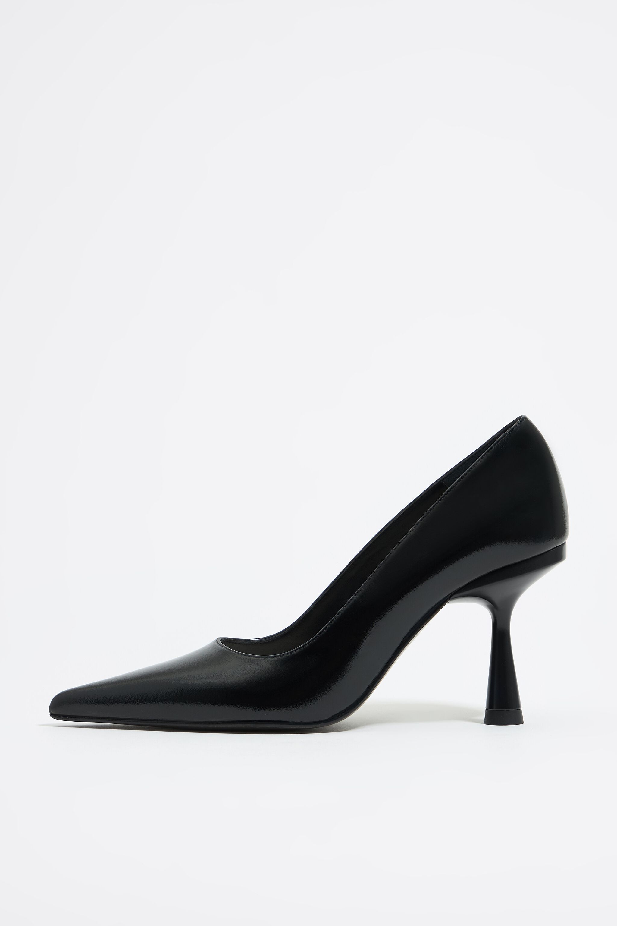 Black leather pump