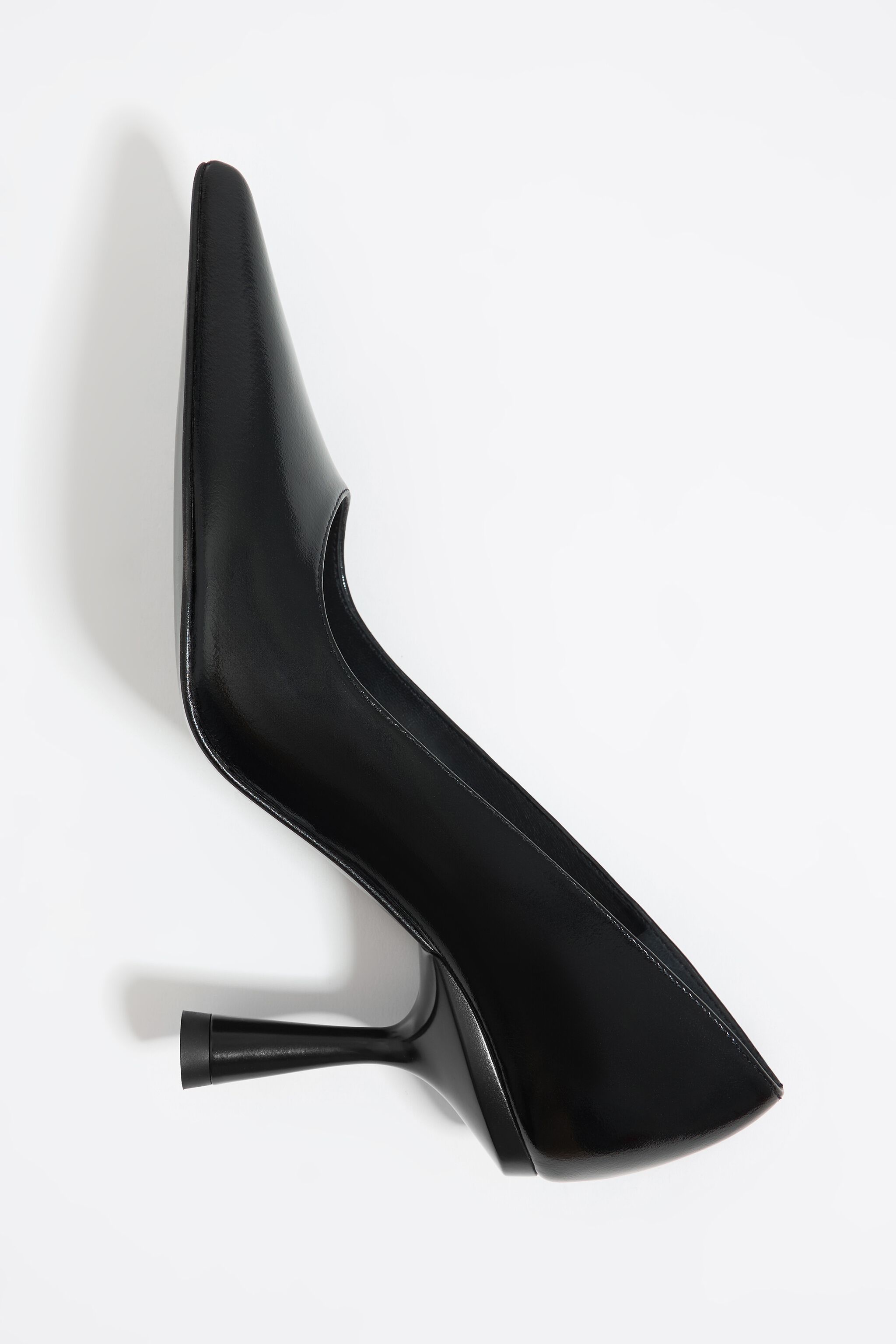 Black leather pump