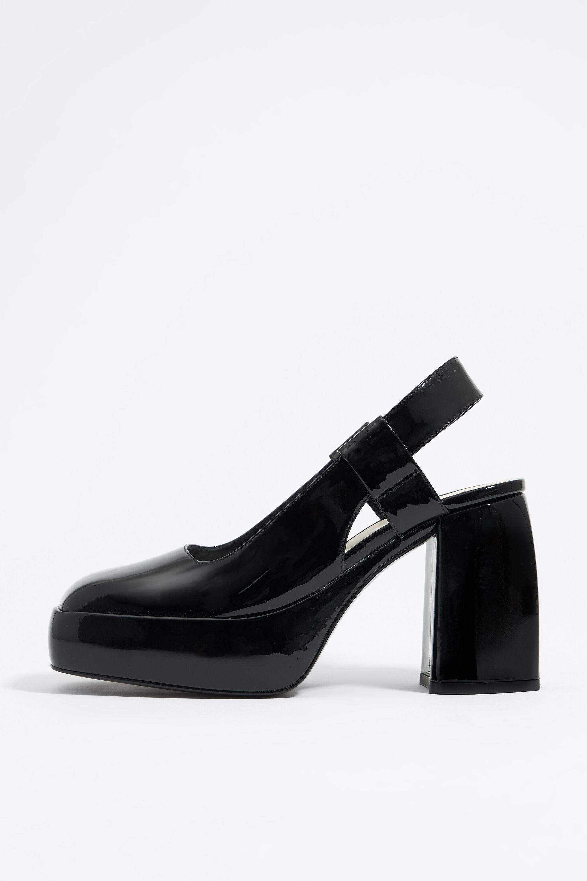 Black lacquer slingback court shoe