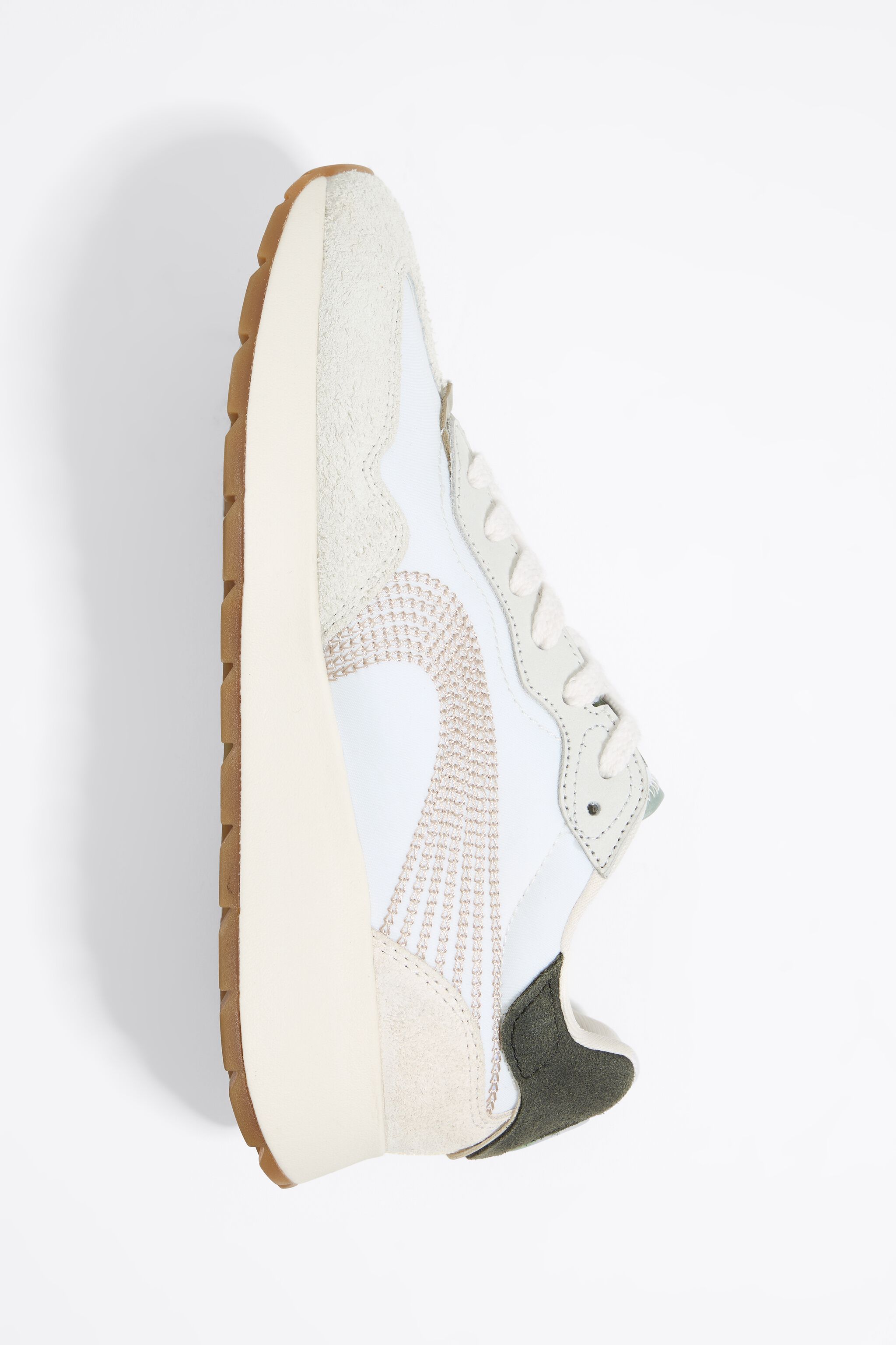 White 13 22 lifestyle sneaker