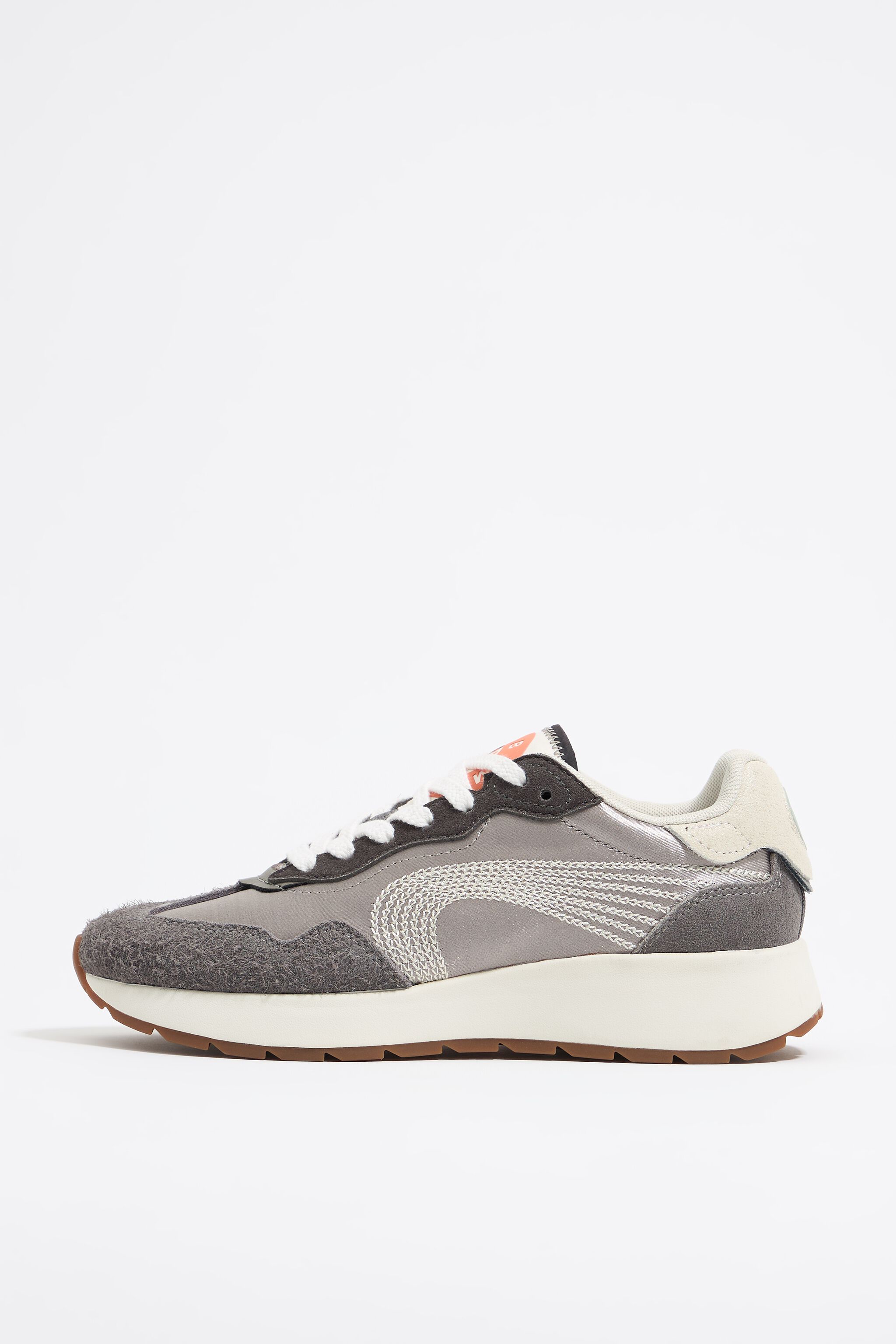 13 22 silver lifestyle sneaker