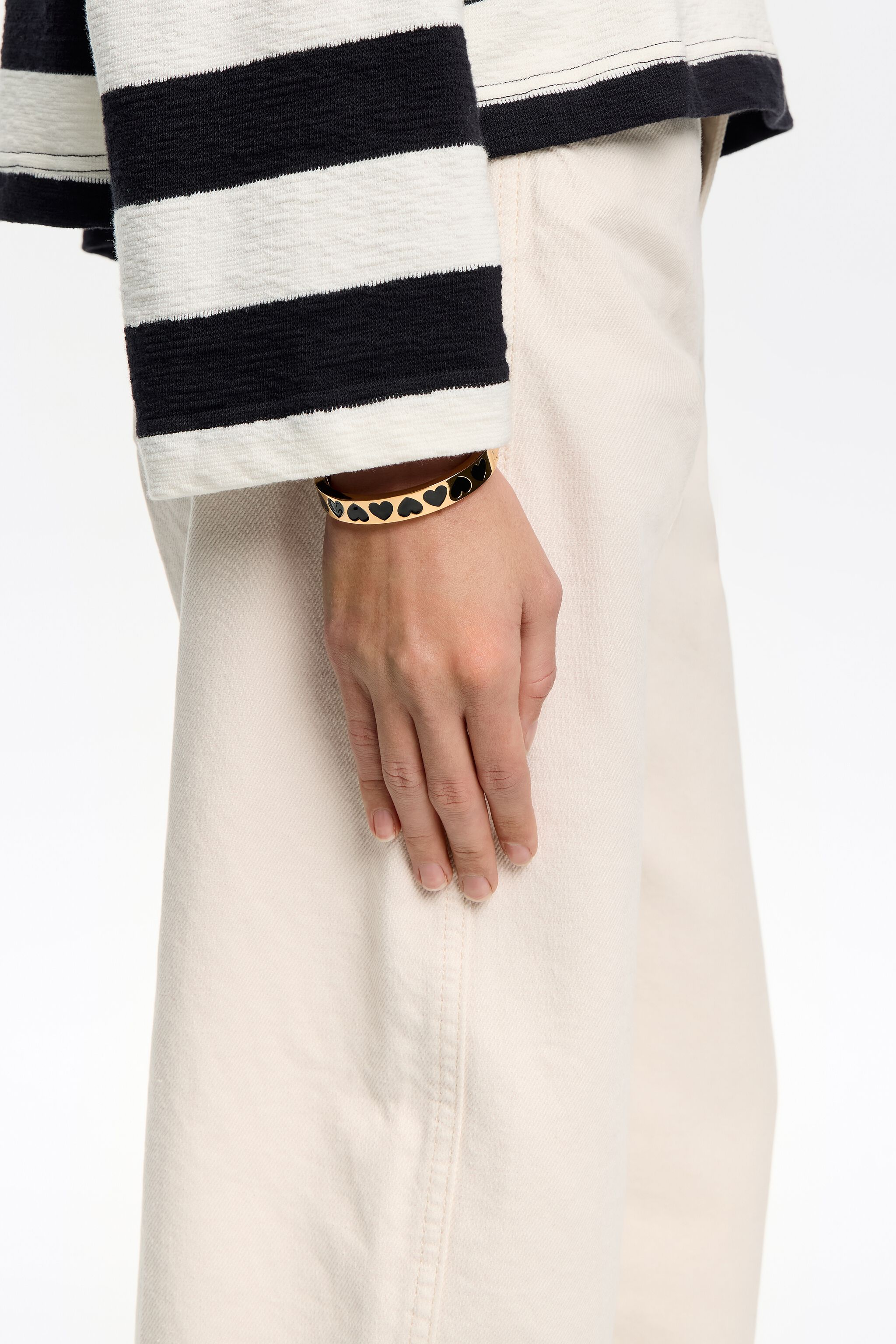 Black enamel hearts bracelet