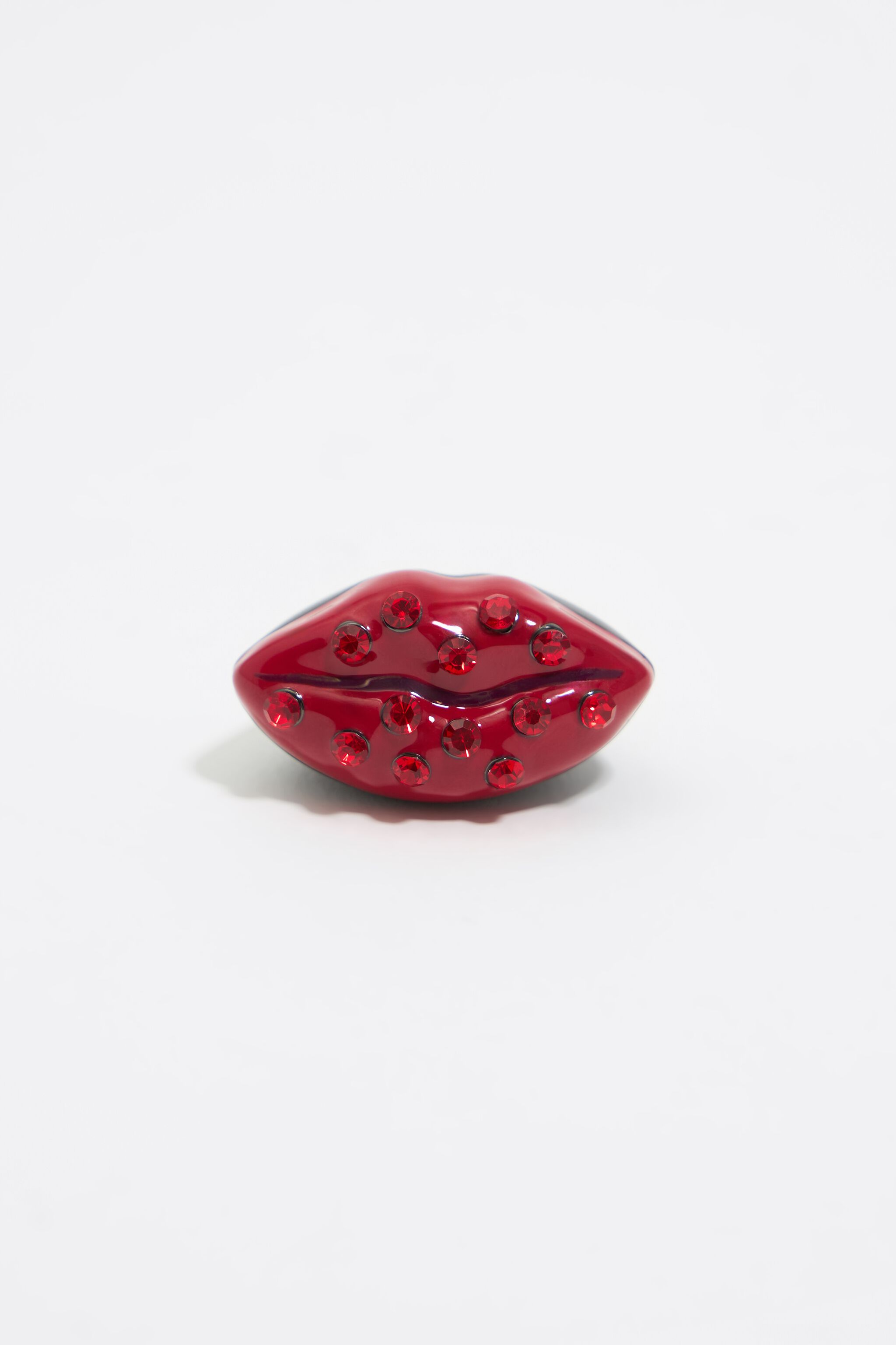 Red lips ring