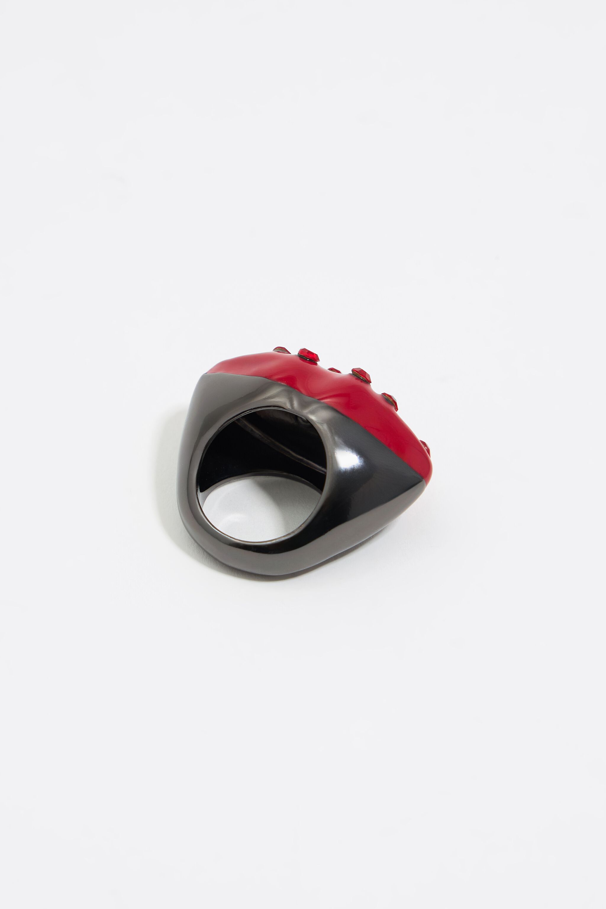 Red lips ring