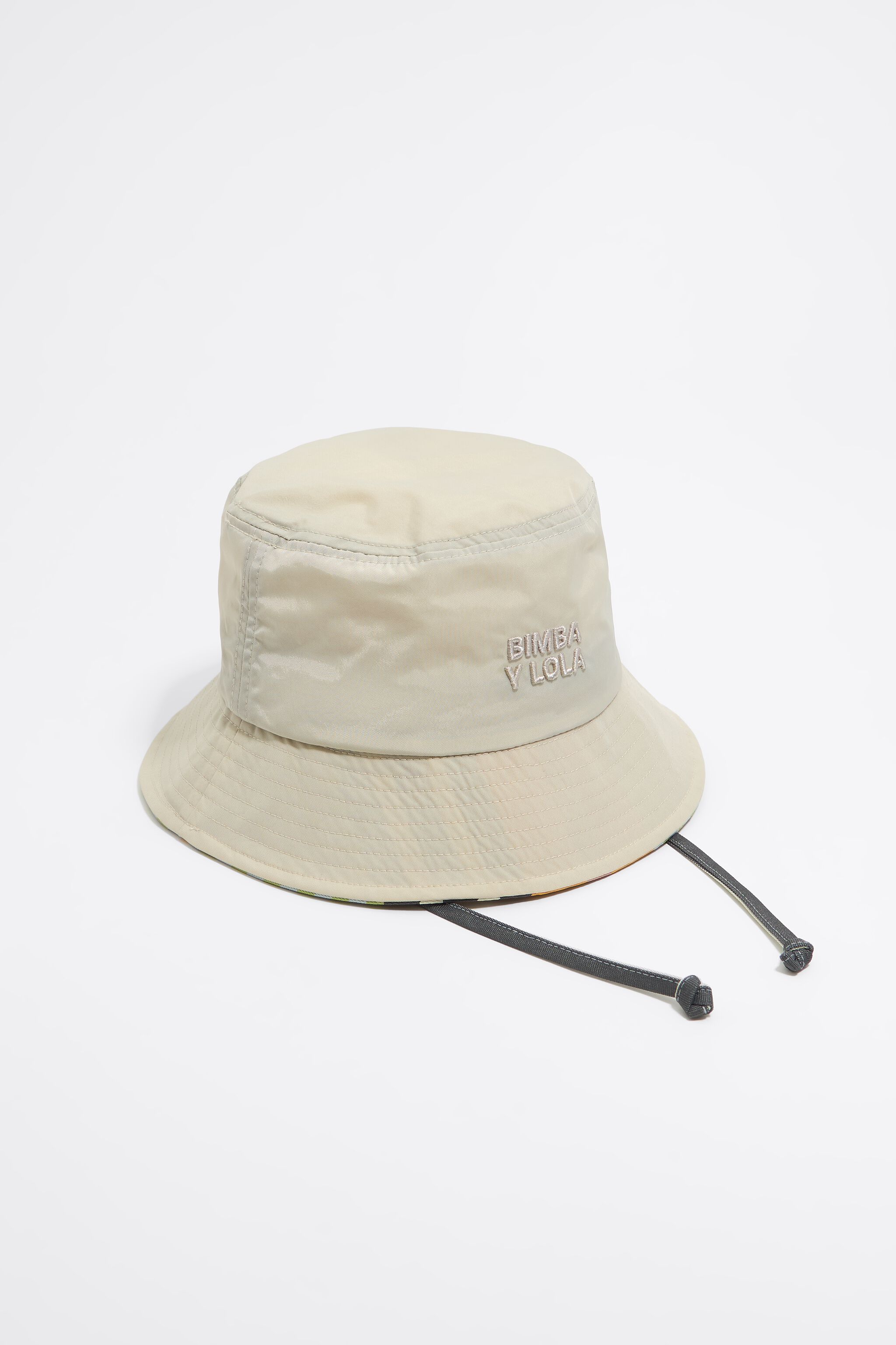 White nylon bucket hat