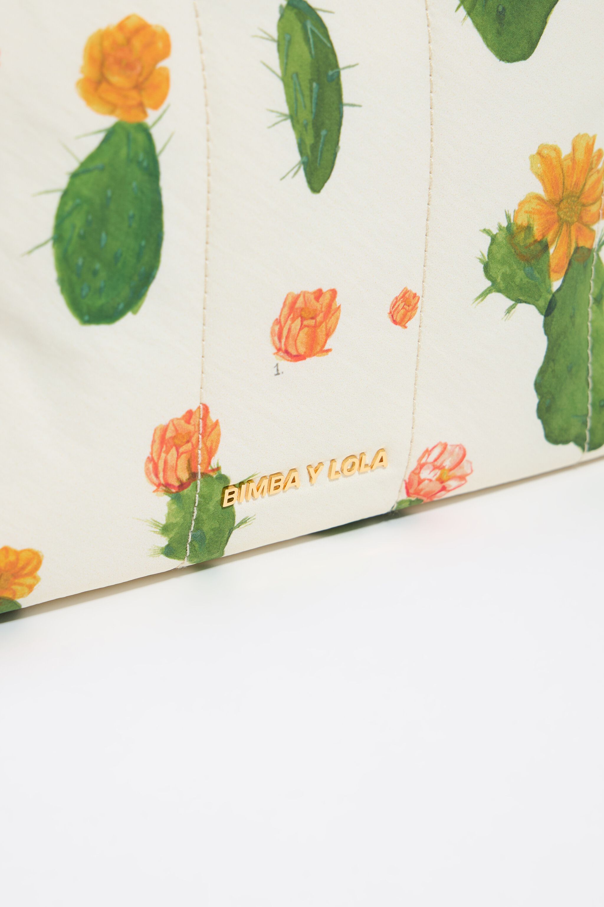 Large ivory mini Cactus nylon make-up case