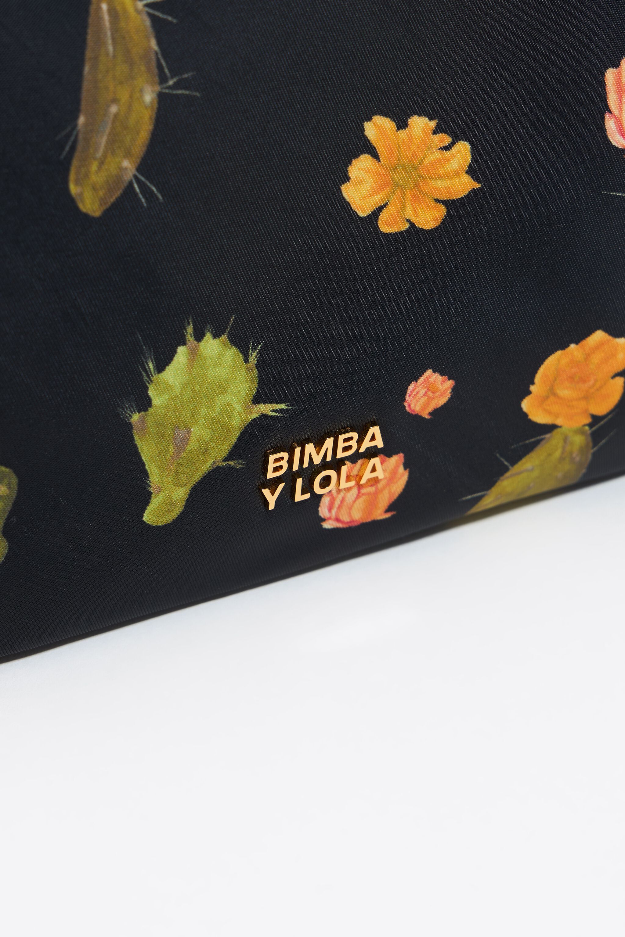 Medium black Cactus nylon make-up case