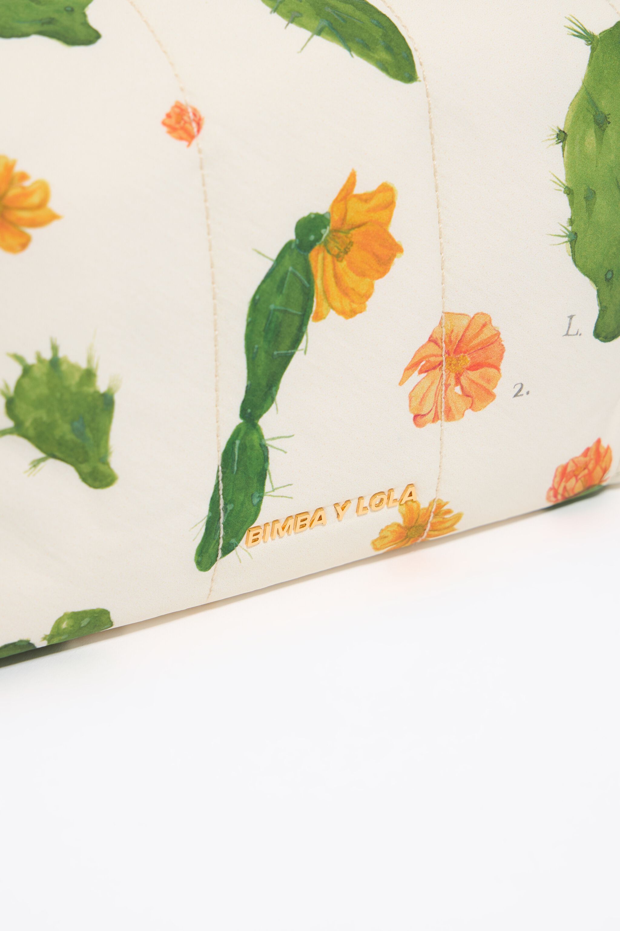 Medium ivory Cactus nylon make-up case