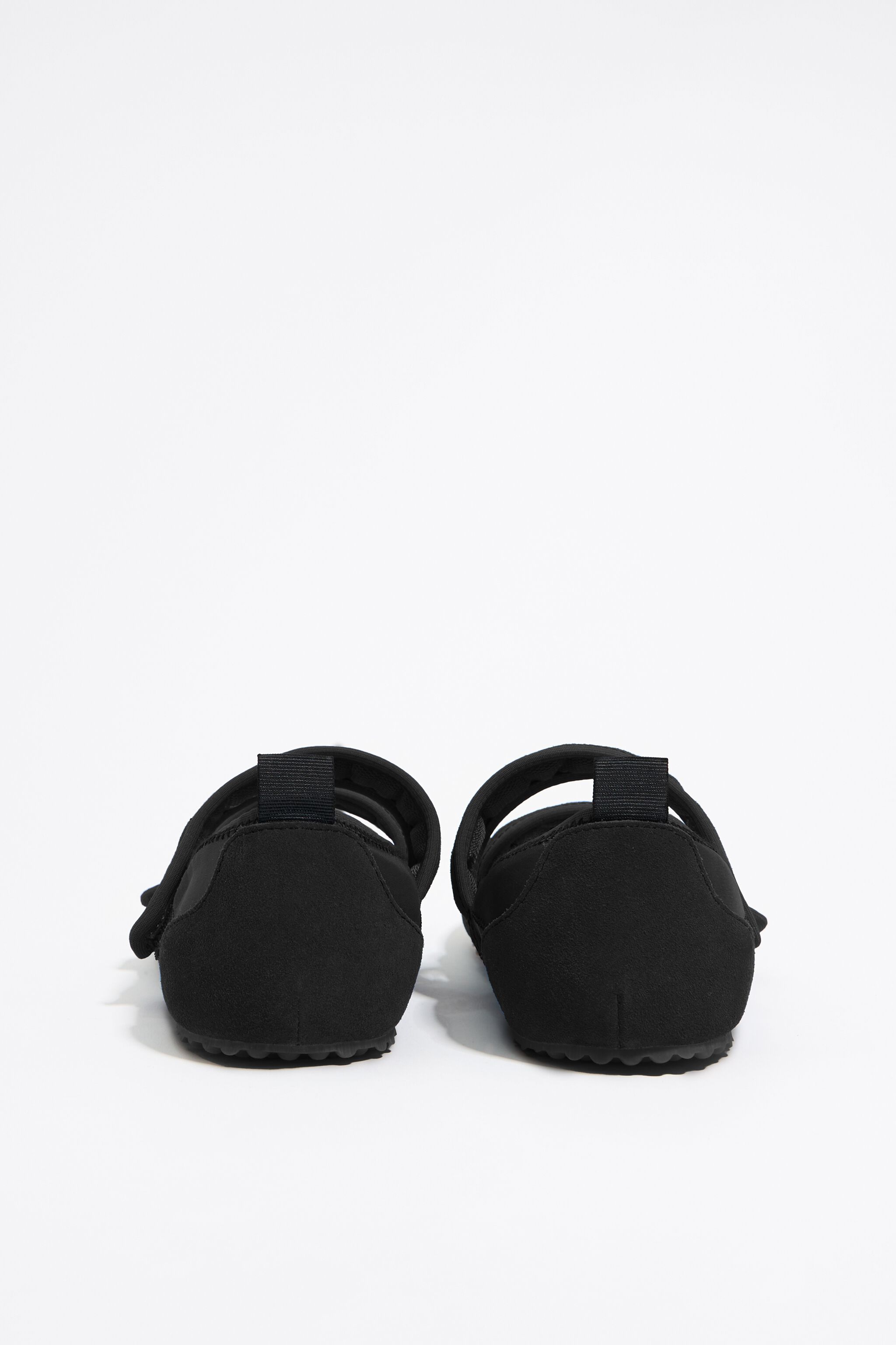 Black sporty ballerina