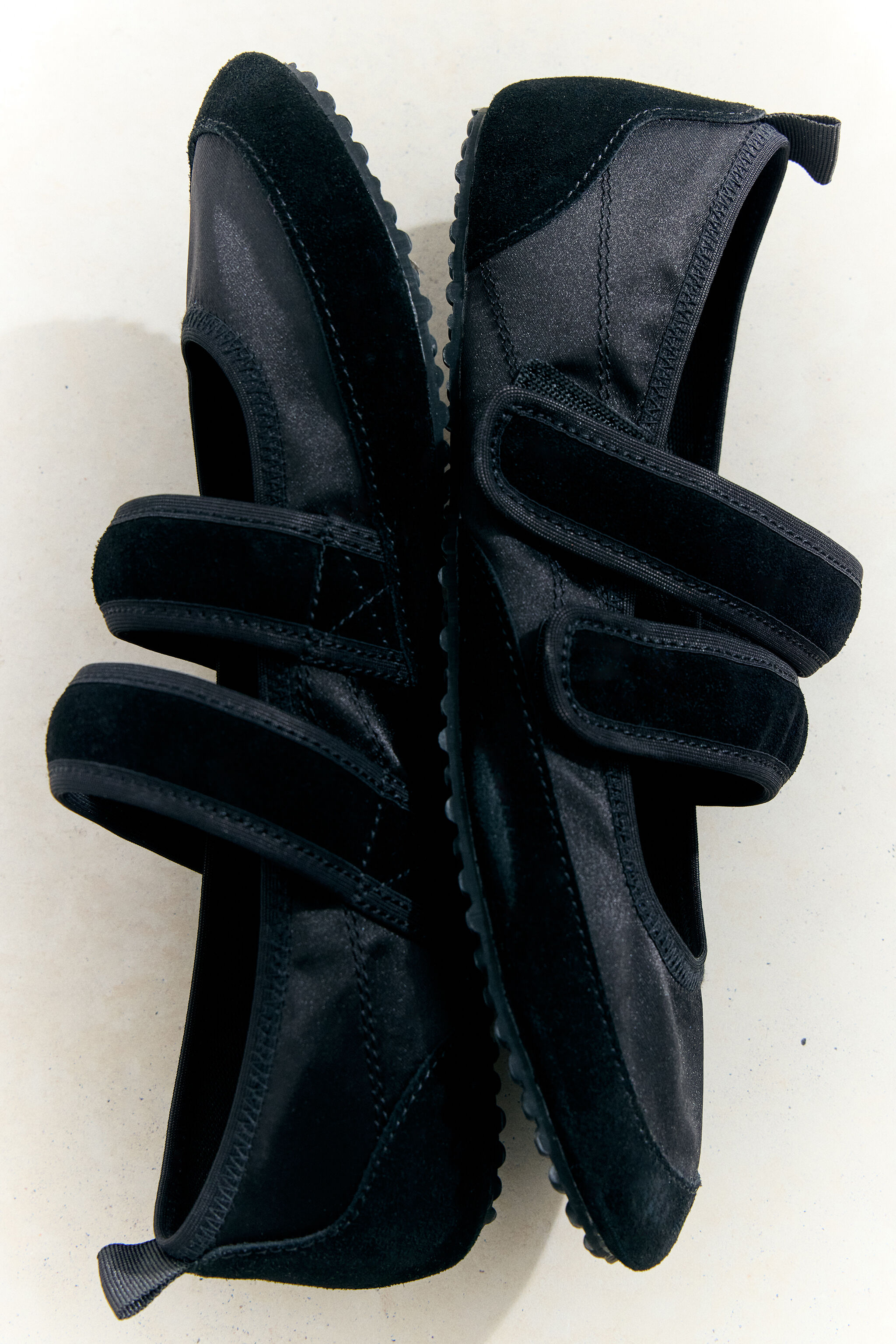 Black sporty ballerina