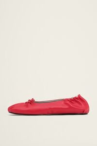 Bailarina fruncida piel roja
