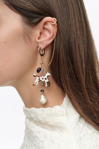 Chain hoop earring with pearls and enamelled horse