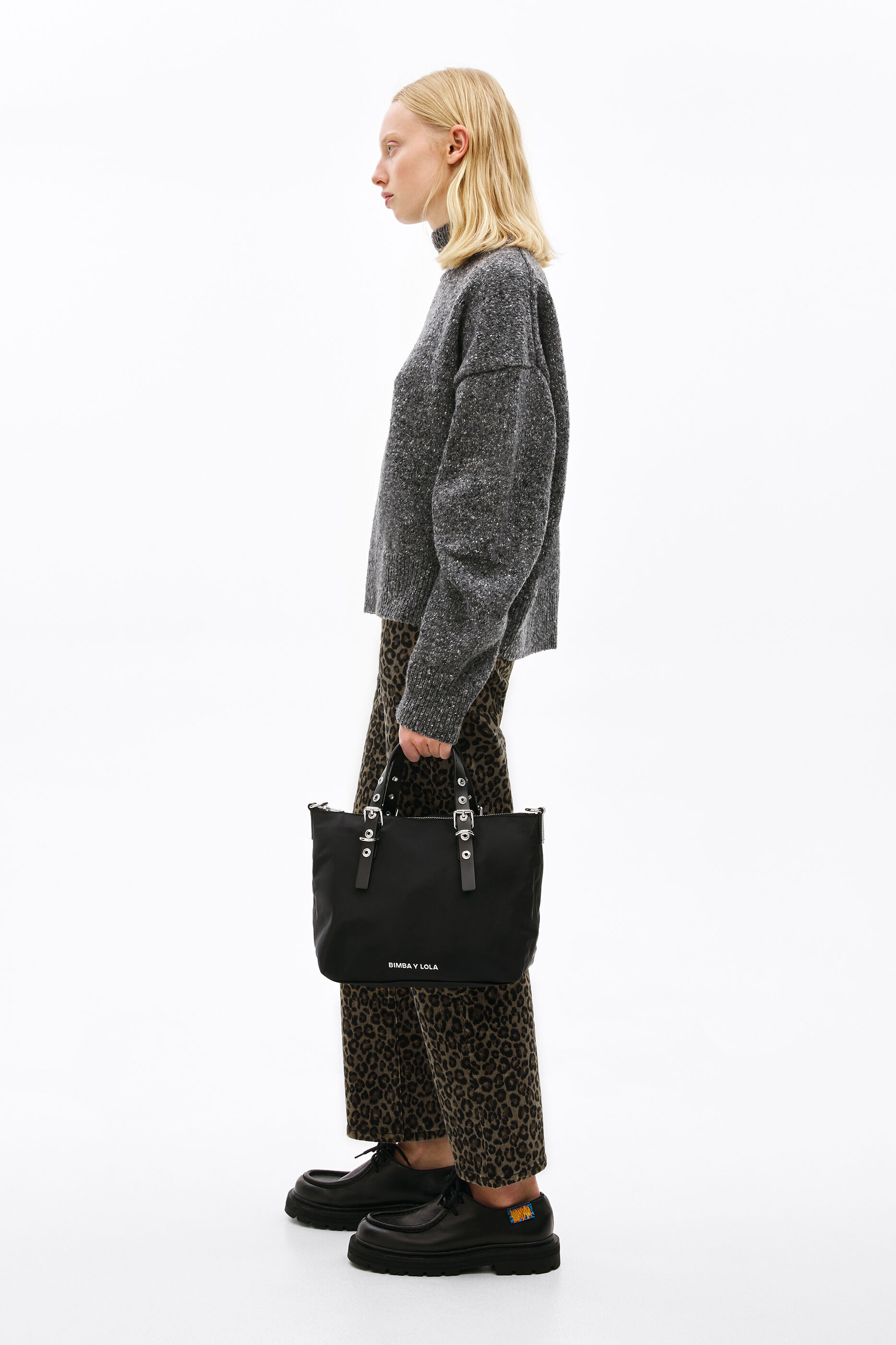 Bolso tote M nylon negro