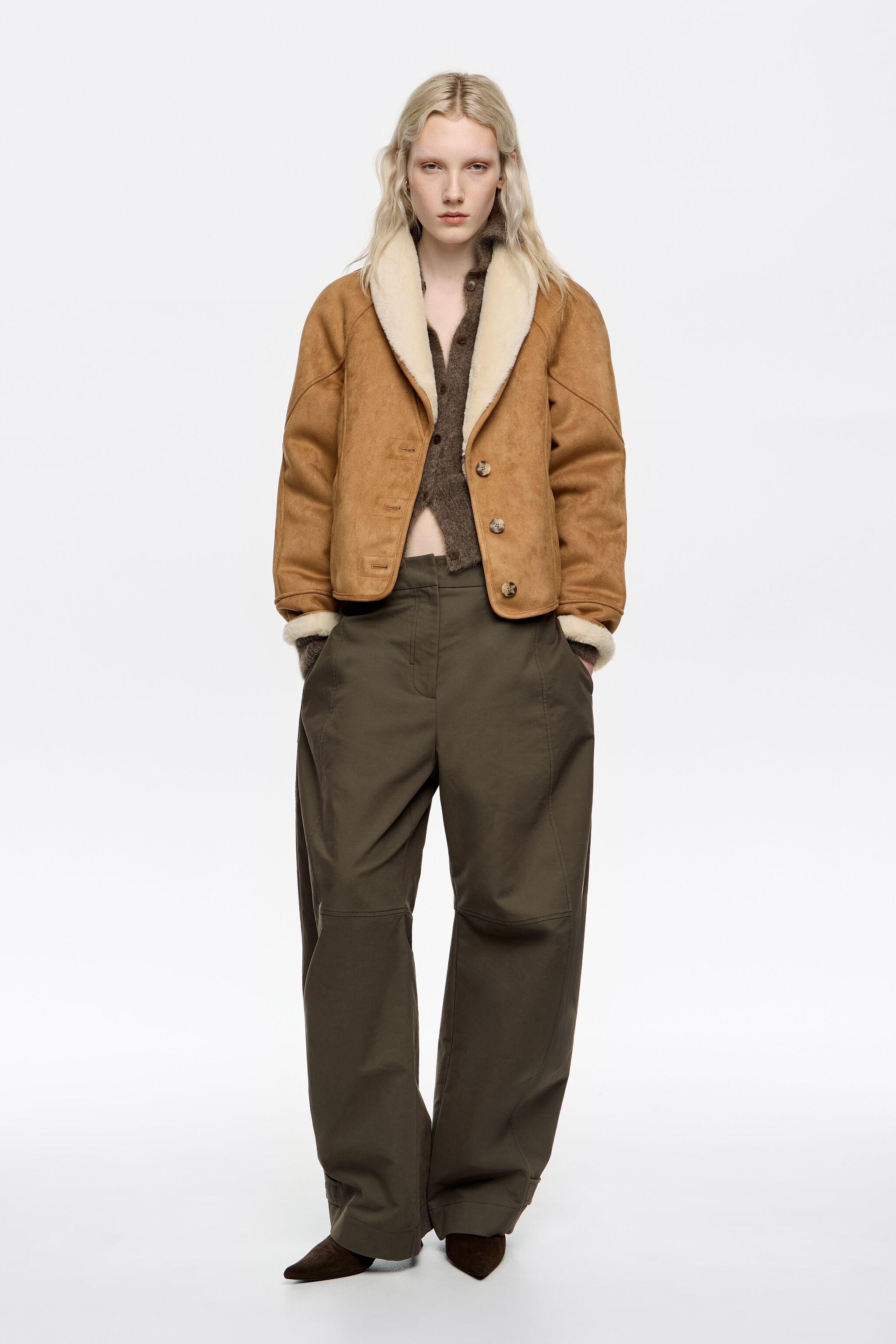 252BR0472_10630_L_1.jpg?sw=450