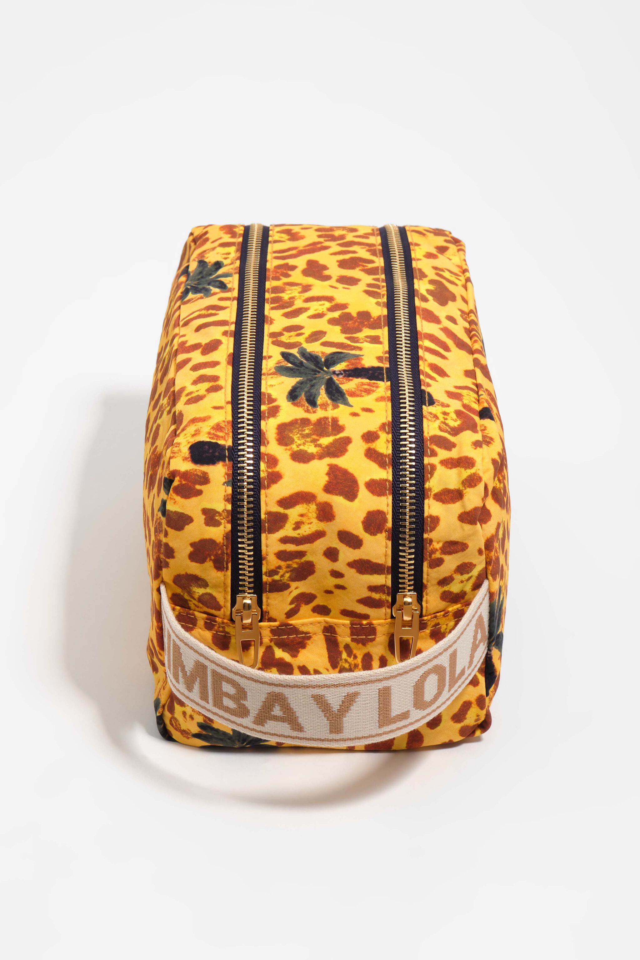 『 Yellow Leopard fam 』by Zuberi 30*40cm 2J2A8742-