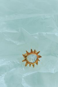 Sun ring with mother-of-pearl face