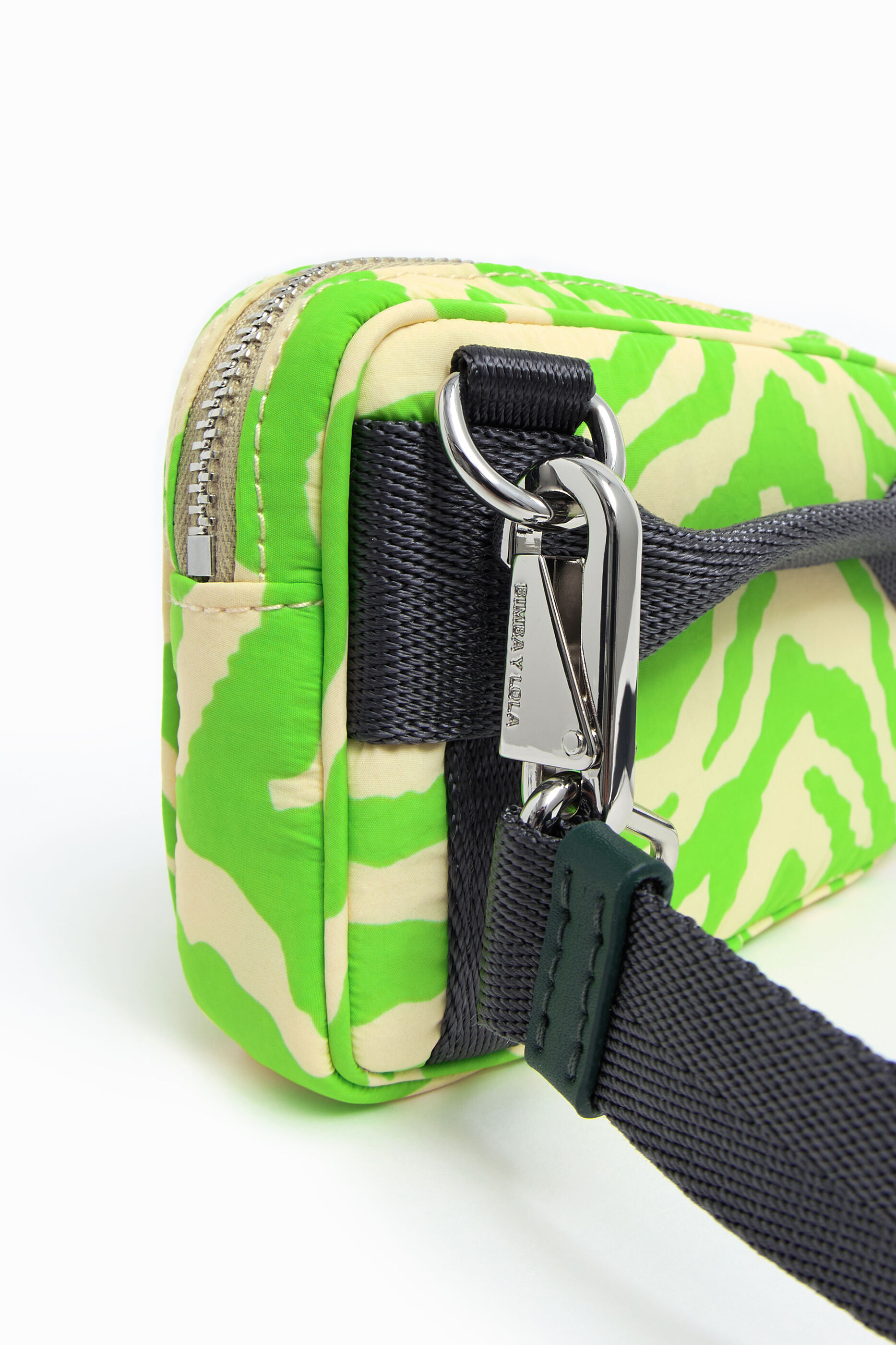 bolsa with webbing strap