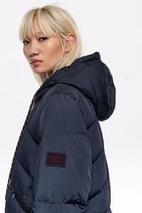 Plum&iacute;fero plum&oacute;n capucha recto azul marino