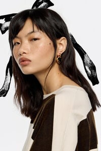 Black and gold hearts hoop earrings