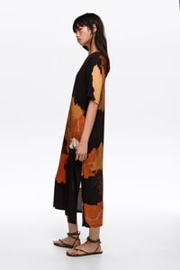 Zwarte, zwierige midi-jurk met T-shirtmodel