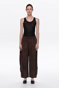 Pantal&oacute;n fruncido jogger marr&oacute;n lavado