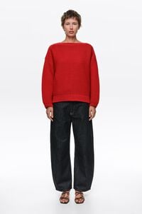 Red boat-neck sweater with volume