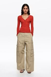 Pantal&oacute;n multi bolsillos algod&oacute;n arena