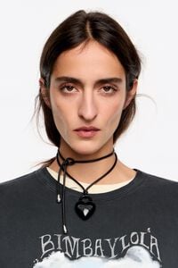 Collar cordón corazón candado negro